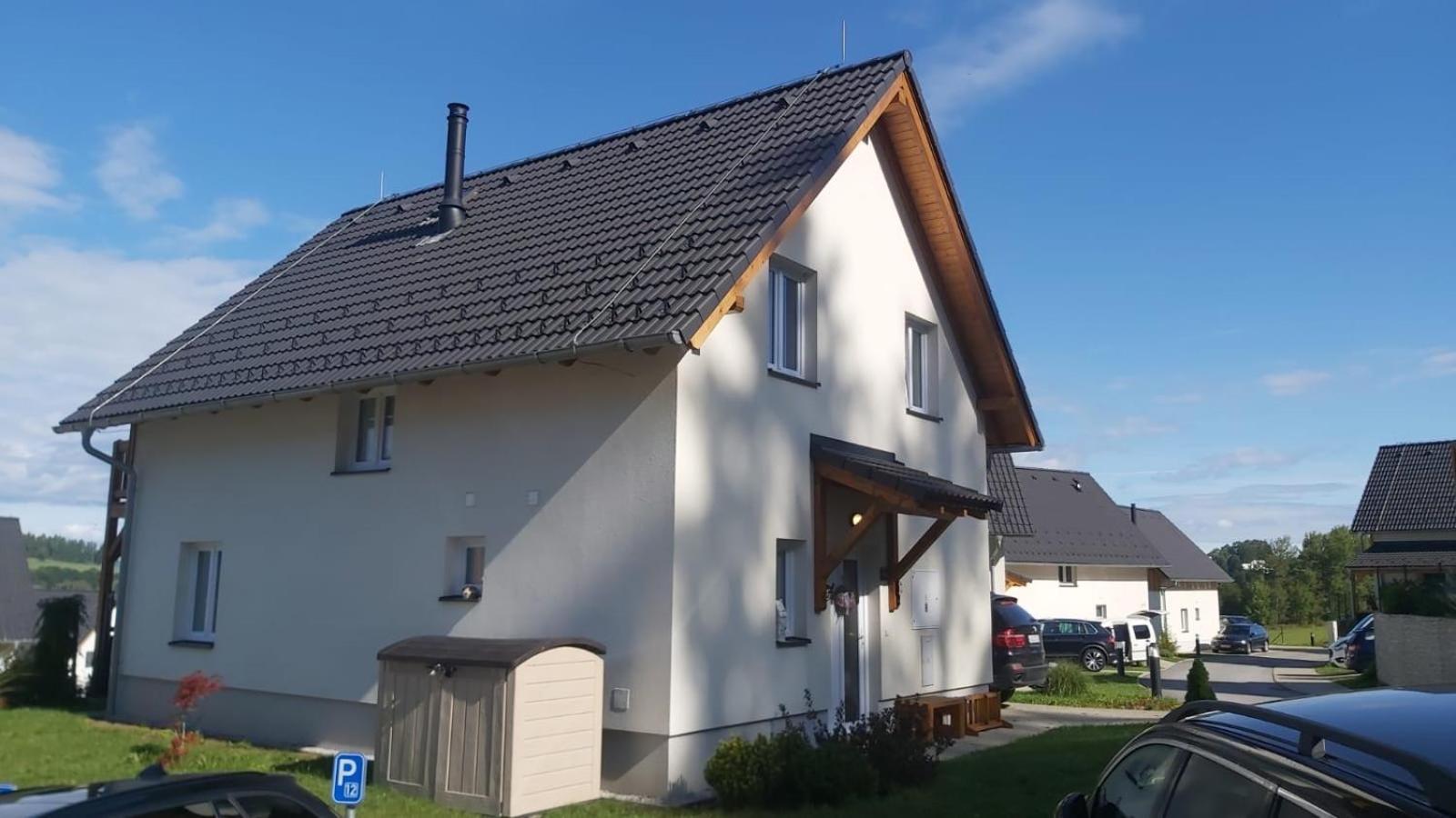 Five-Bedroom House photo 2