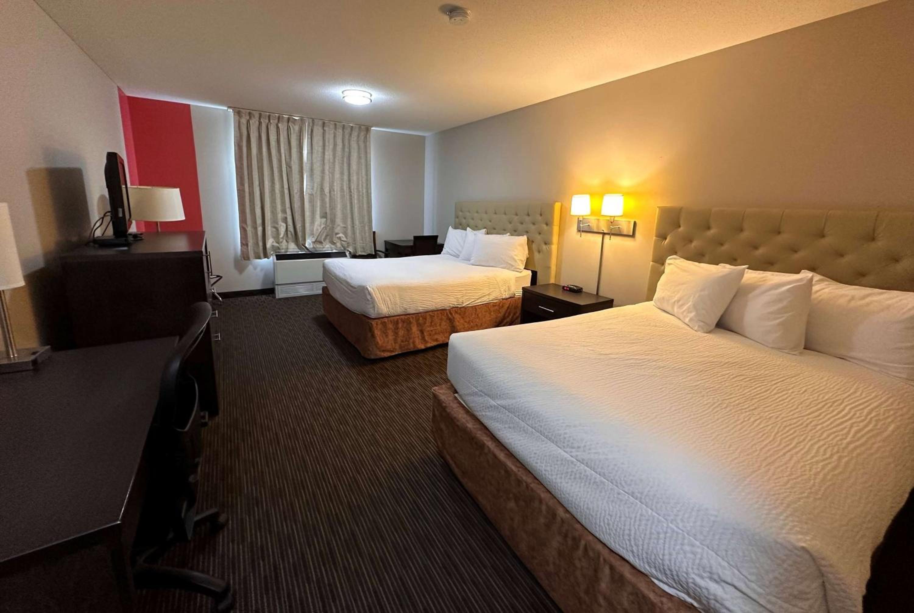 Queen Room with Two Queen Beds photo 1