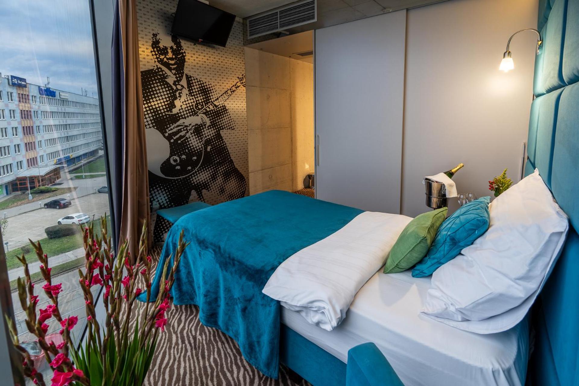 Single Room with Private Bathroom photo 3