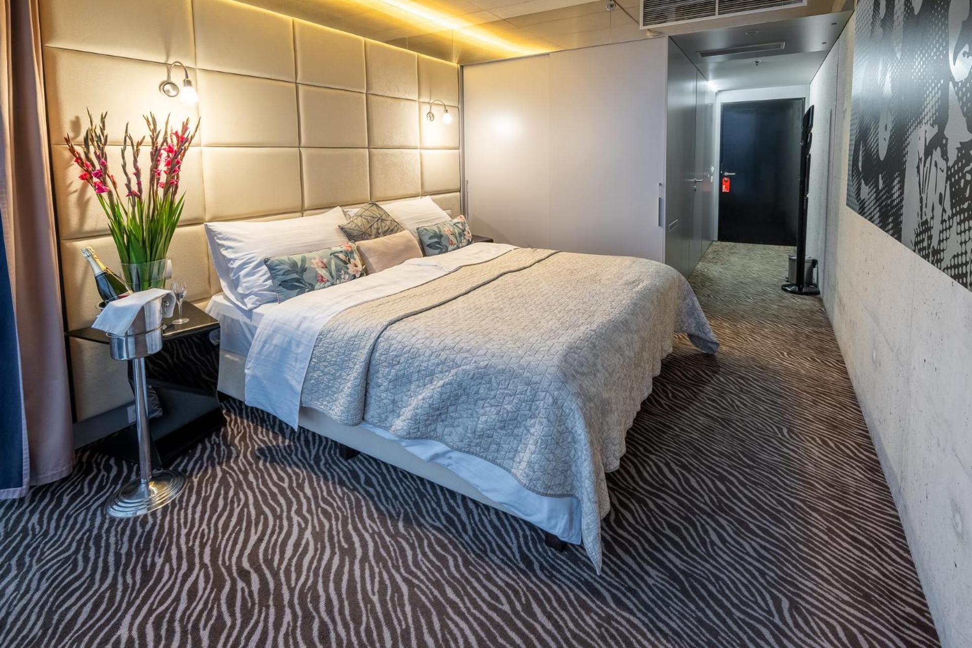 Double Room with Private Bathroom photo 3