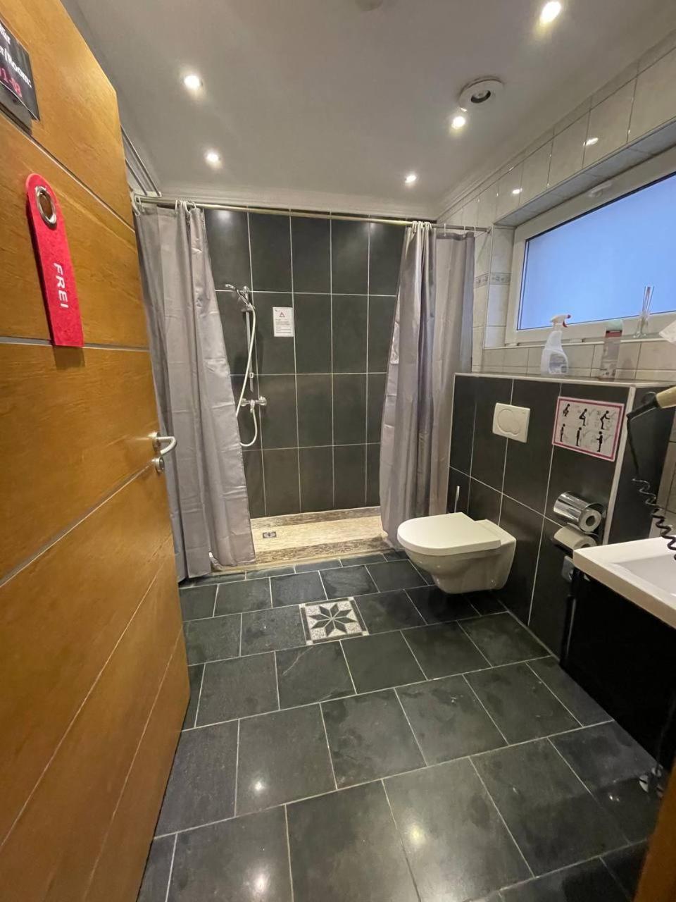 Single Room with Shared Shower and Toilet photo 2