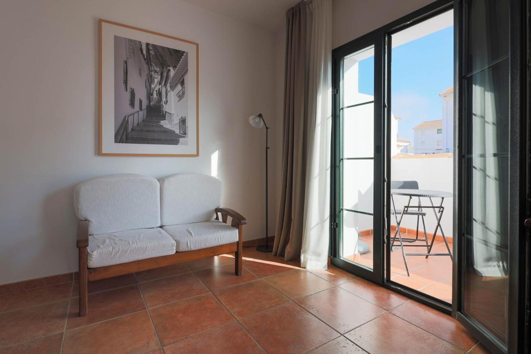 Suite - Photo 14