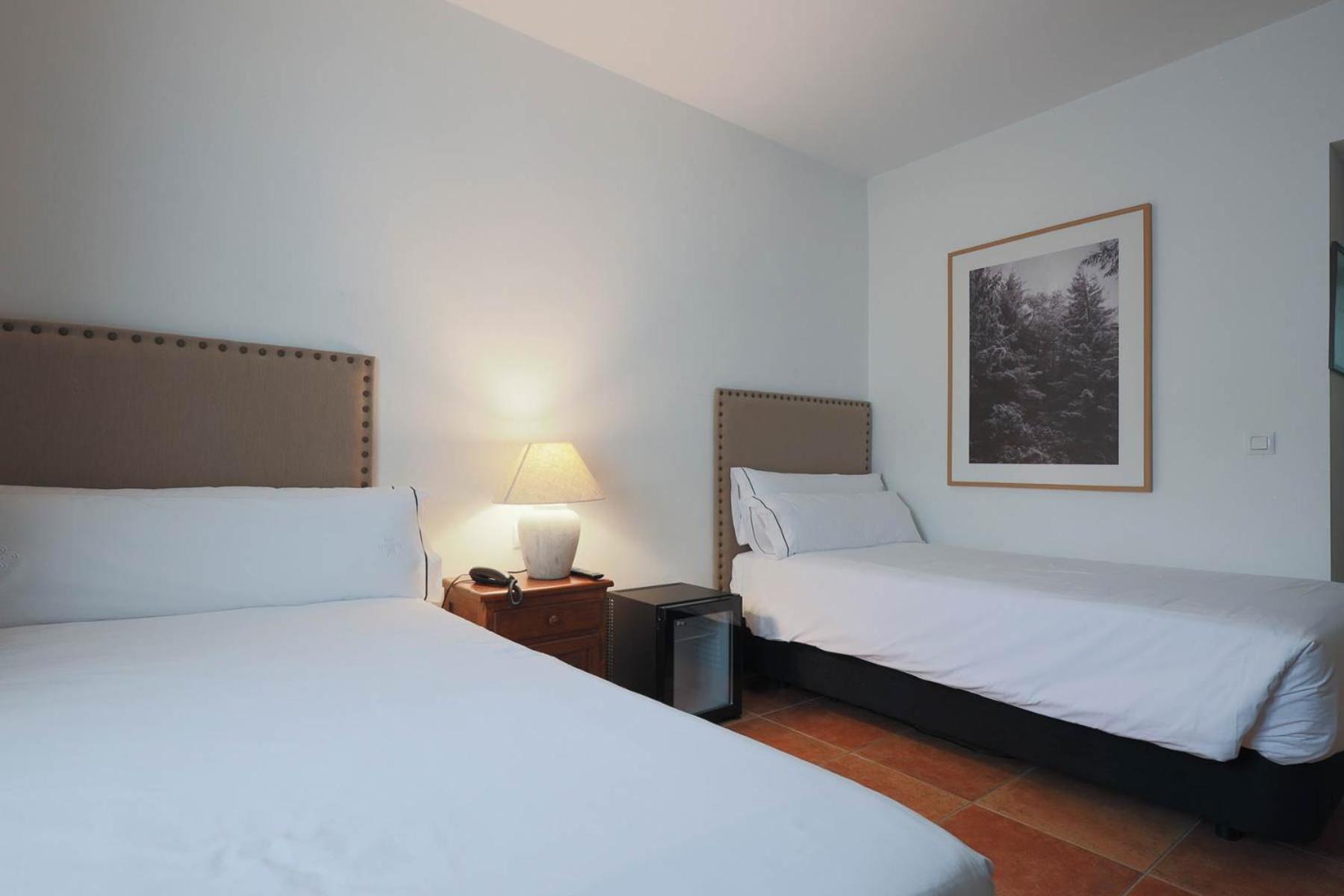 Double or Twin Room - Photo 5