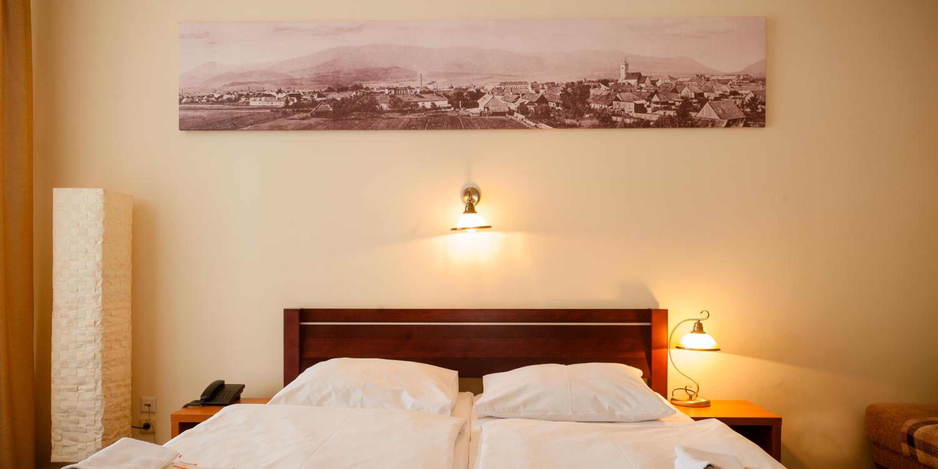 Double or Twin Room with Private Bathroom - Photo 6