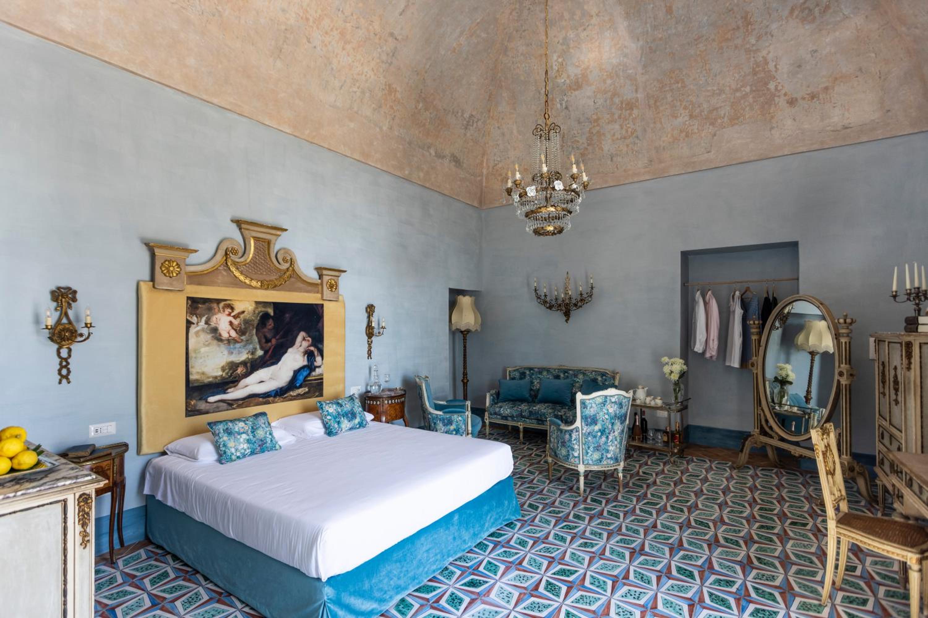 Deluxe Junior Suite - Photo 1
