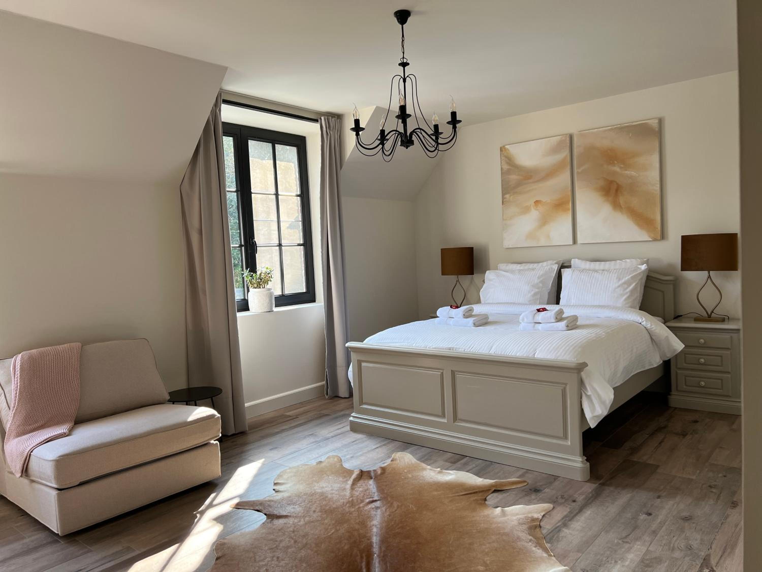 Queen Room with Pool View