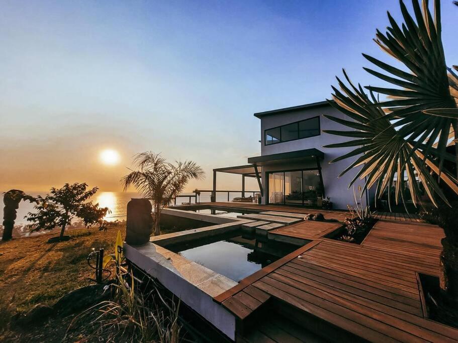 Three-Bedroom Villa photo 2