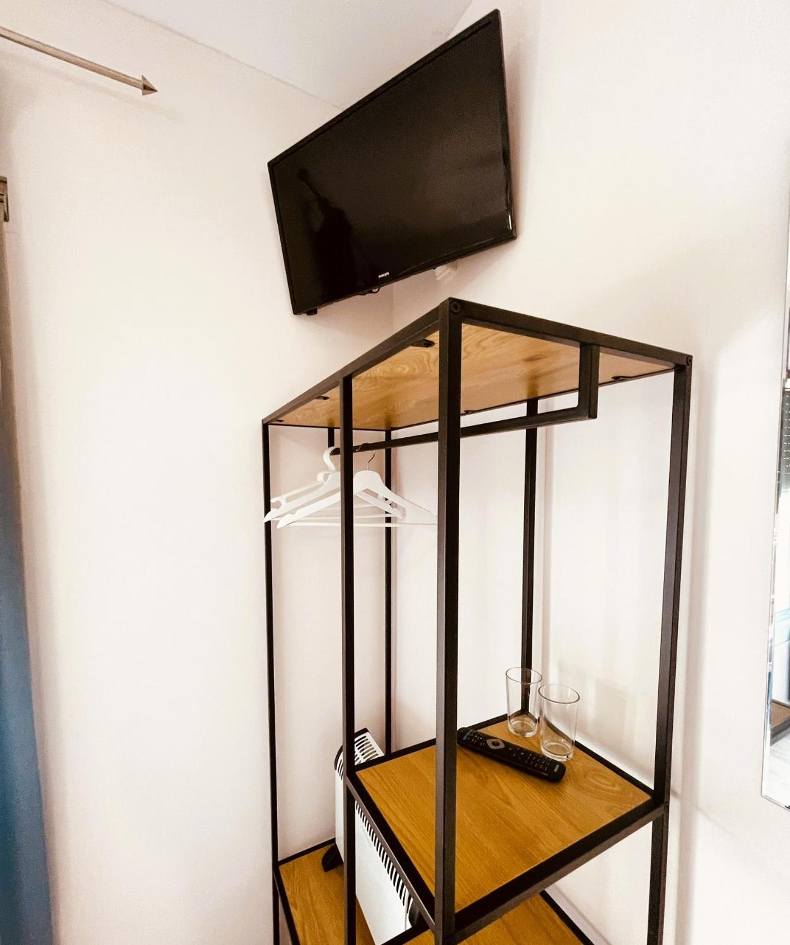 Small Single Room photo 2