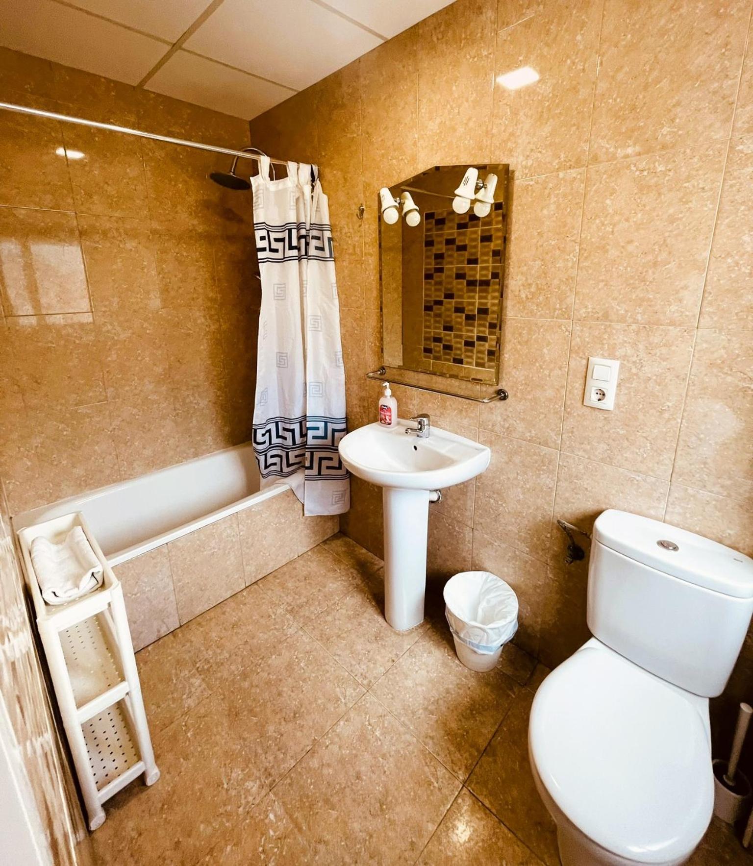 Double Room with Private Bathroom photo 3