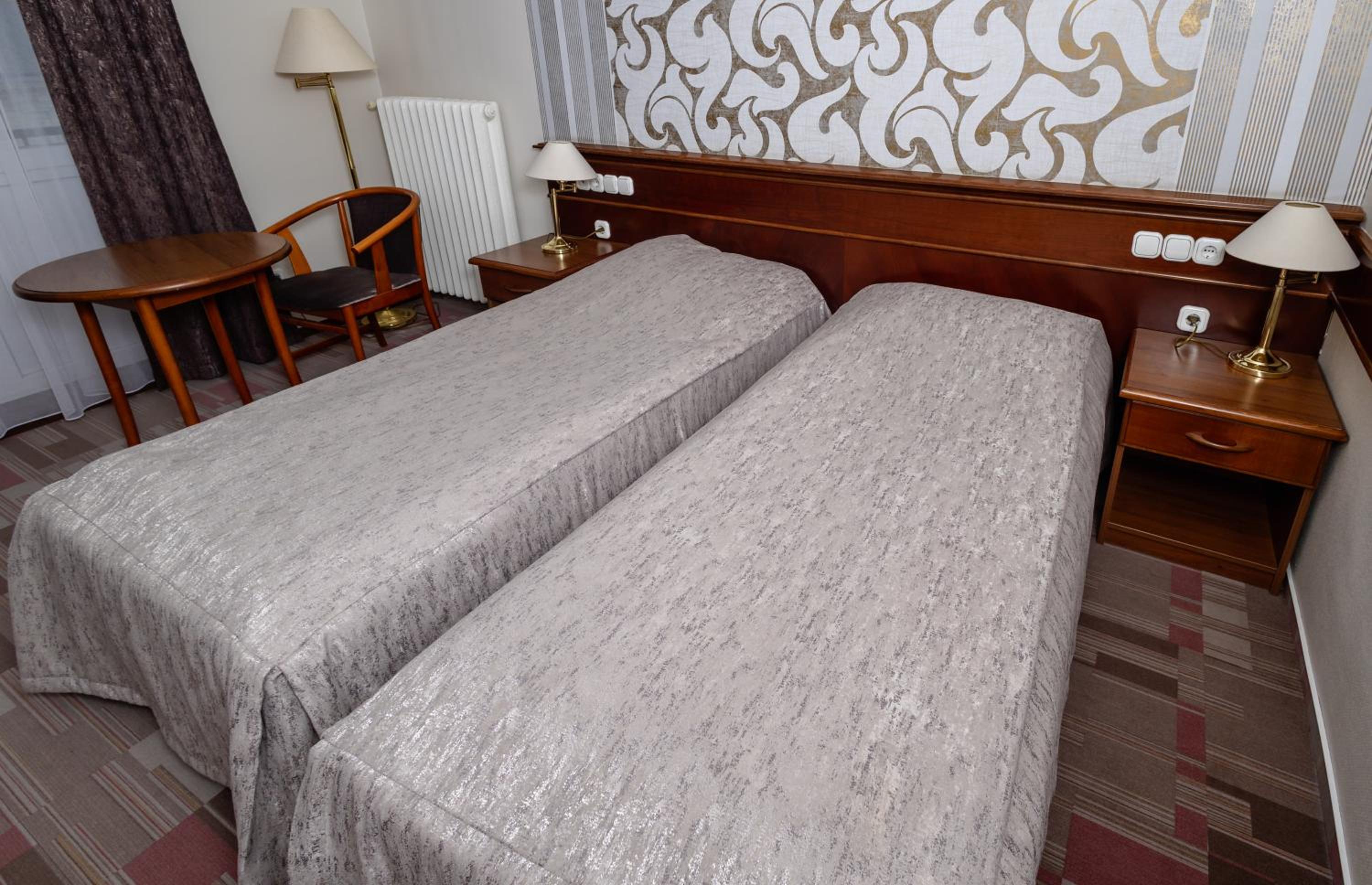 Twin Room with Bath - Photo 3