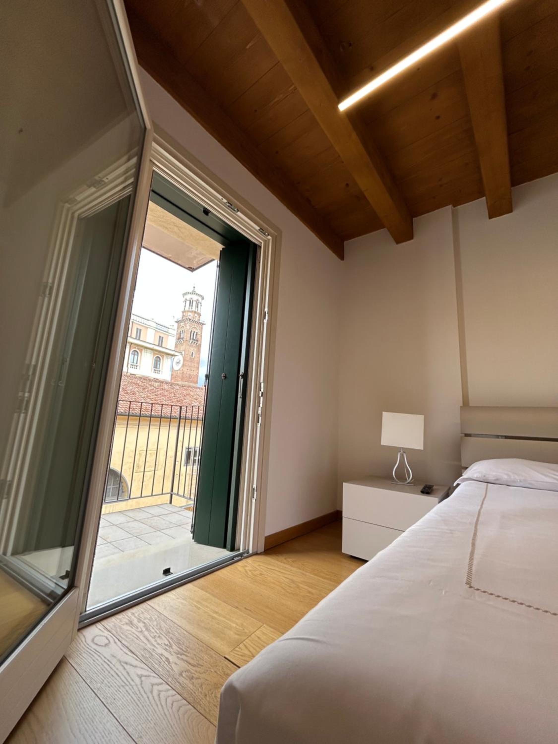 Two-Bedroom Deluxe Apartment - Photo 6