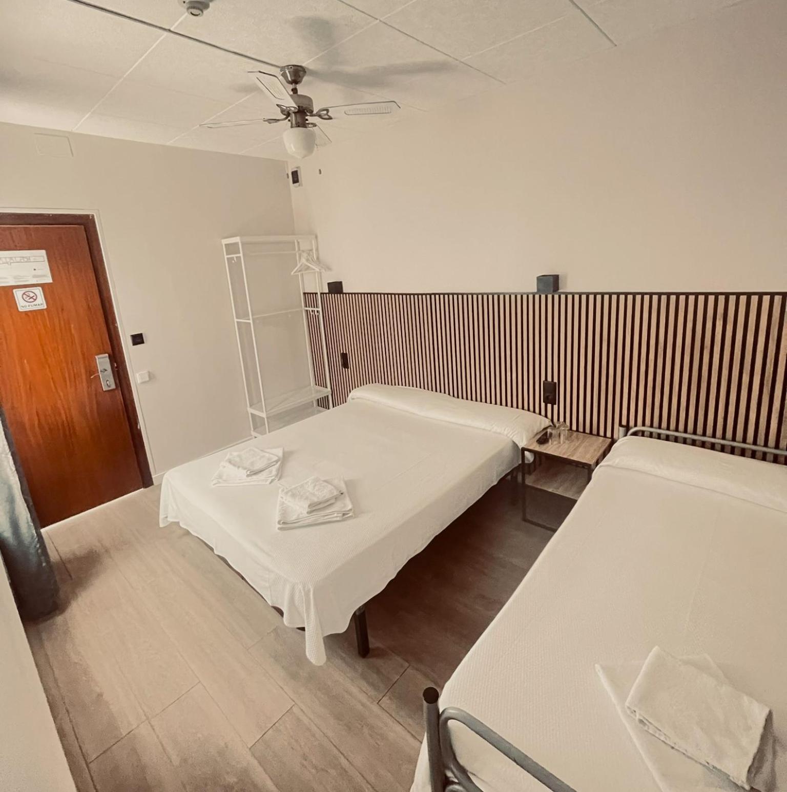 Triple Room with Private Bathroom photo 3