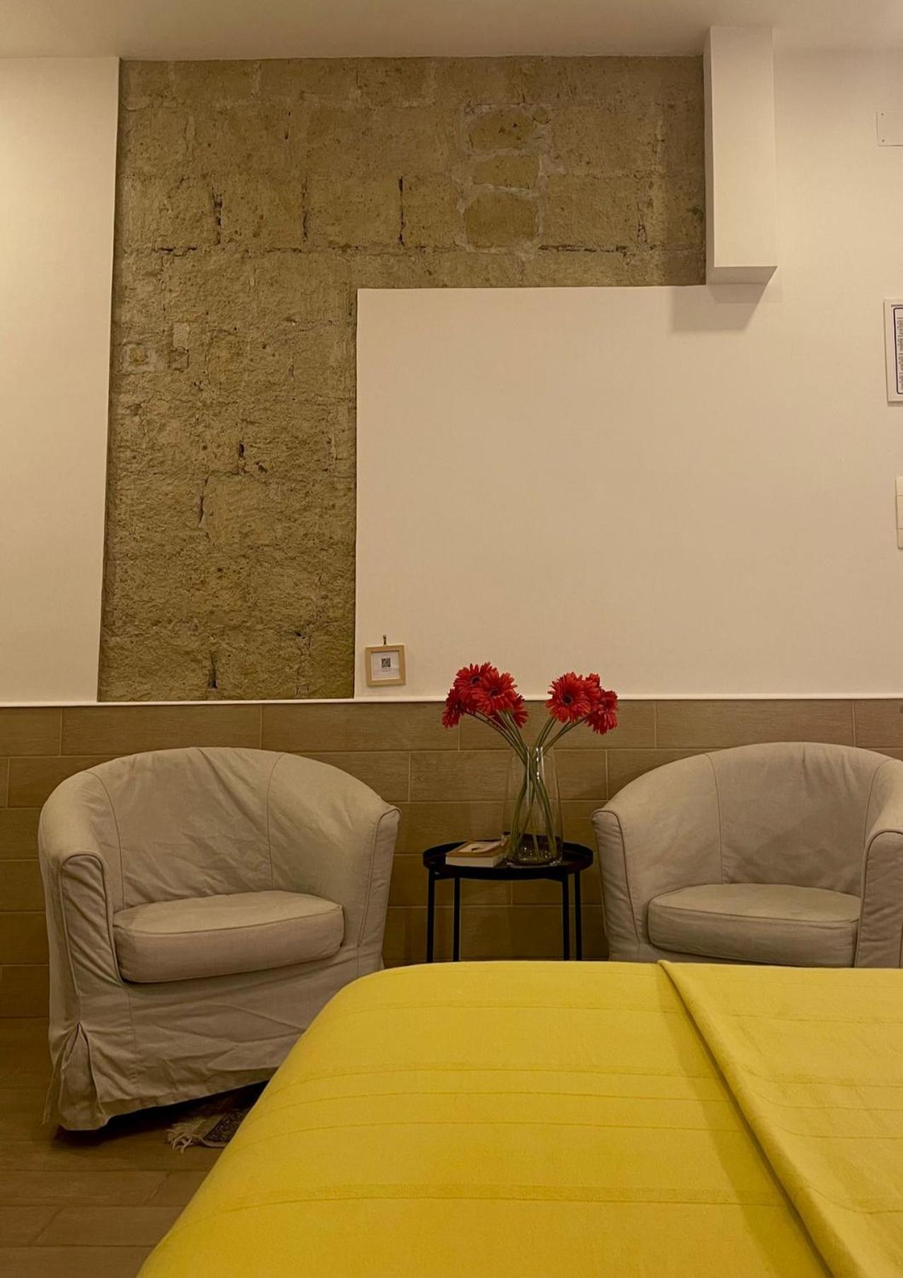 Standard Double Room thumbnail 6