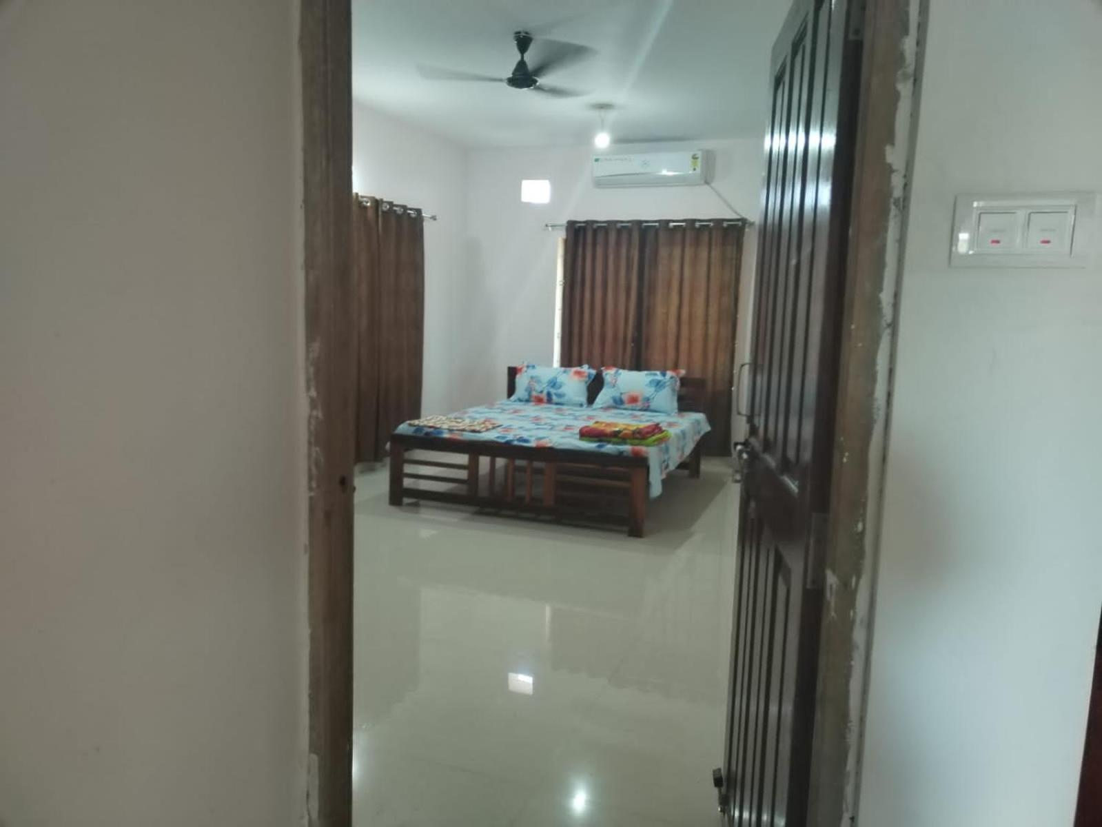 Studio Apartment With One Double Bed photo 3