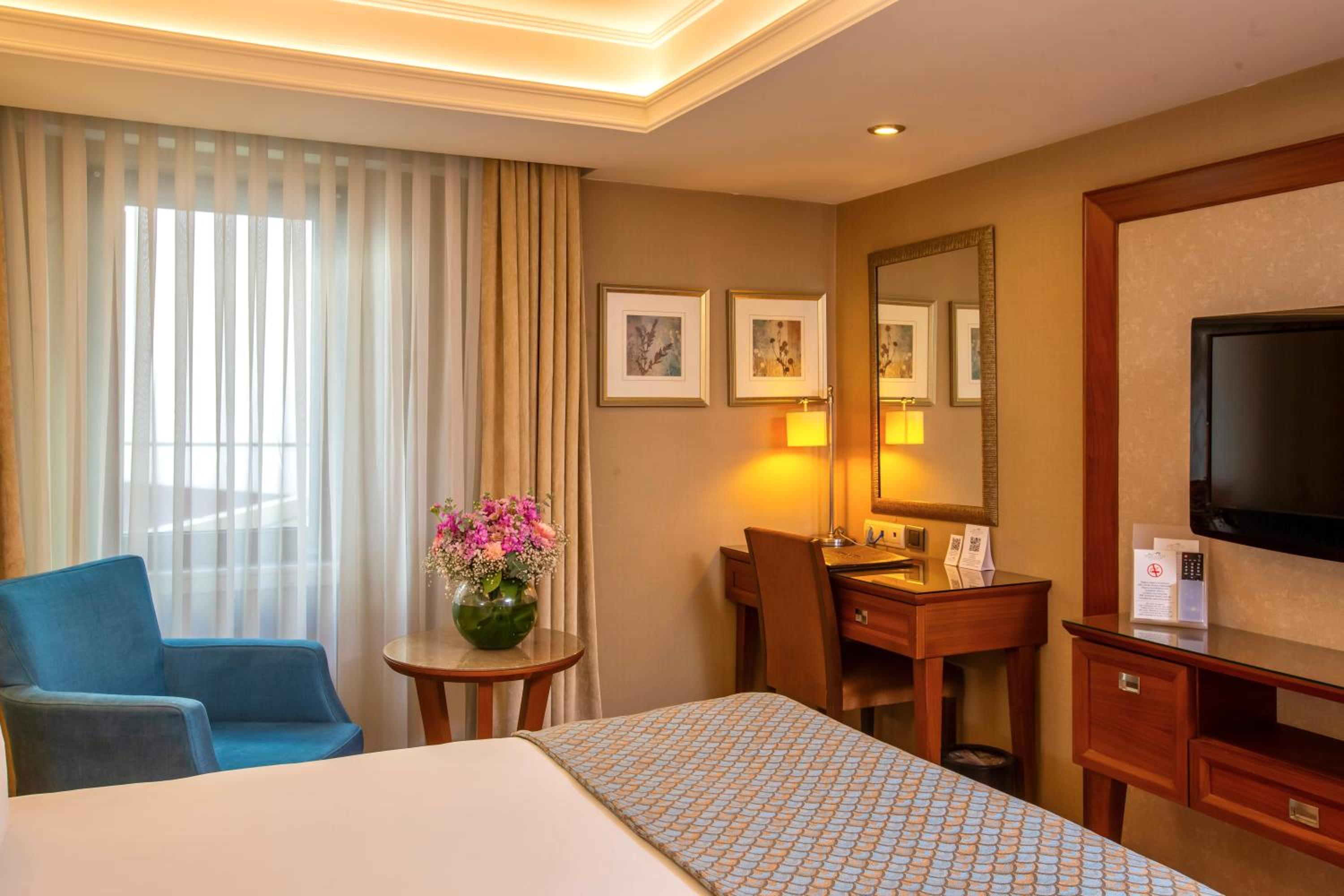 Standard Double or Twin Room - Photo 13