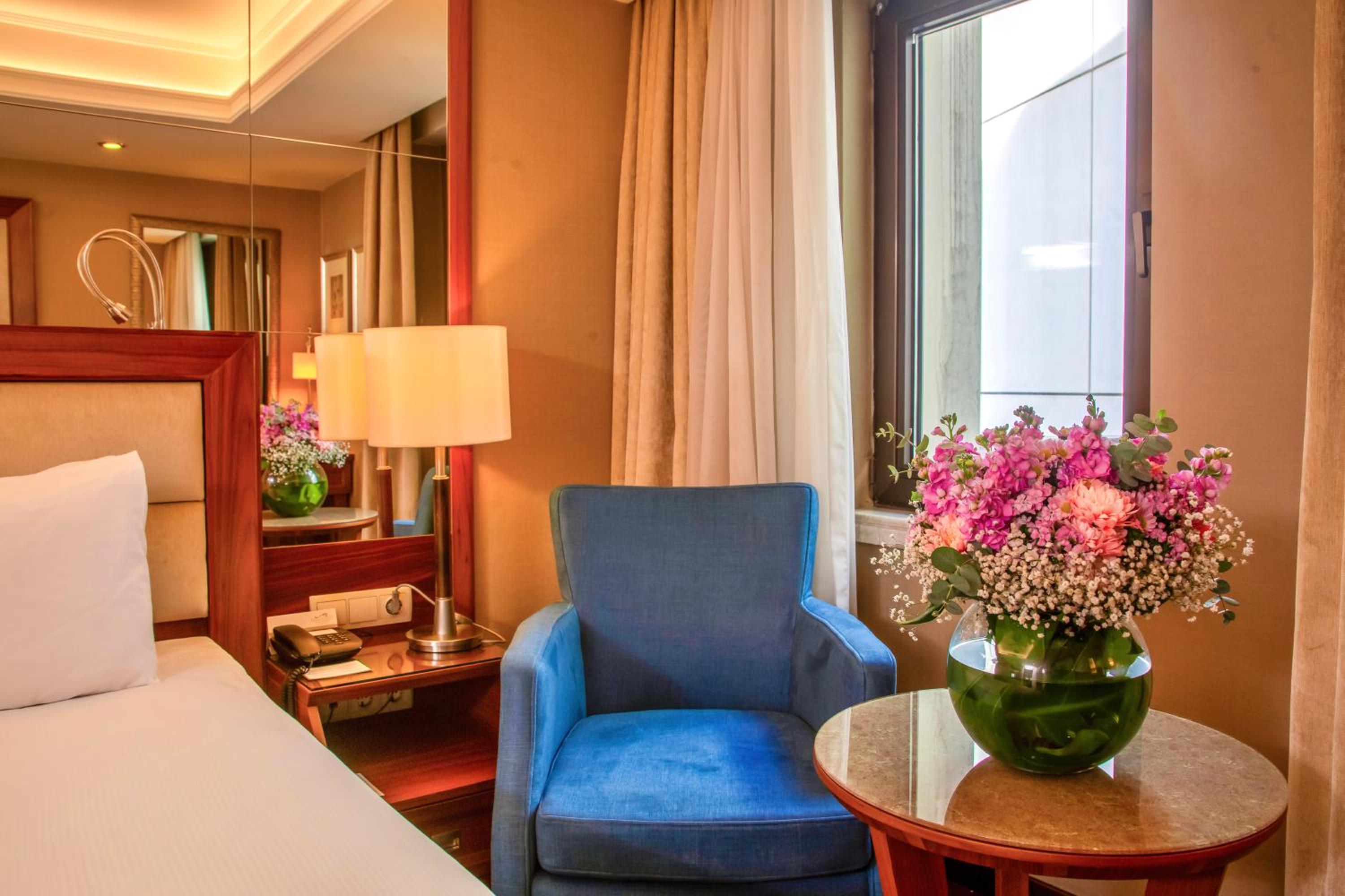 Standard Double or Twin Room - Photo 15