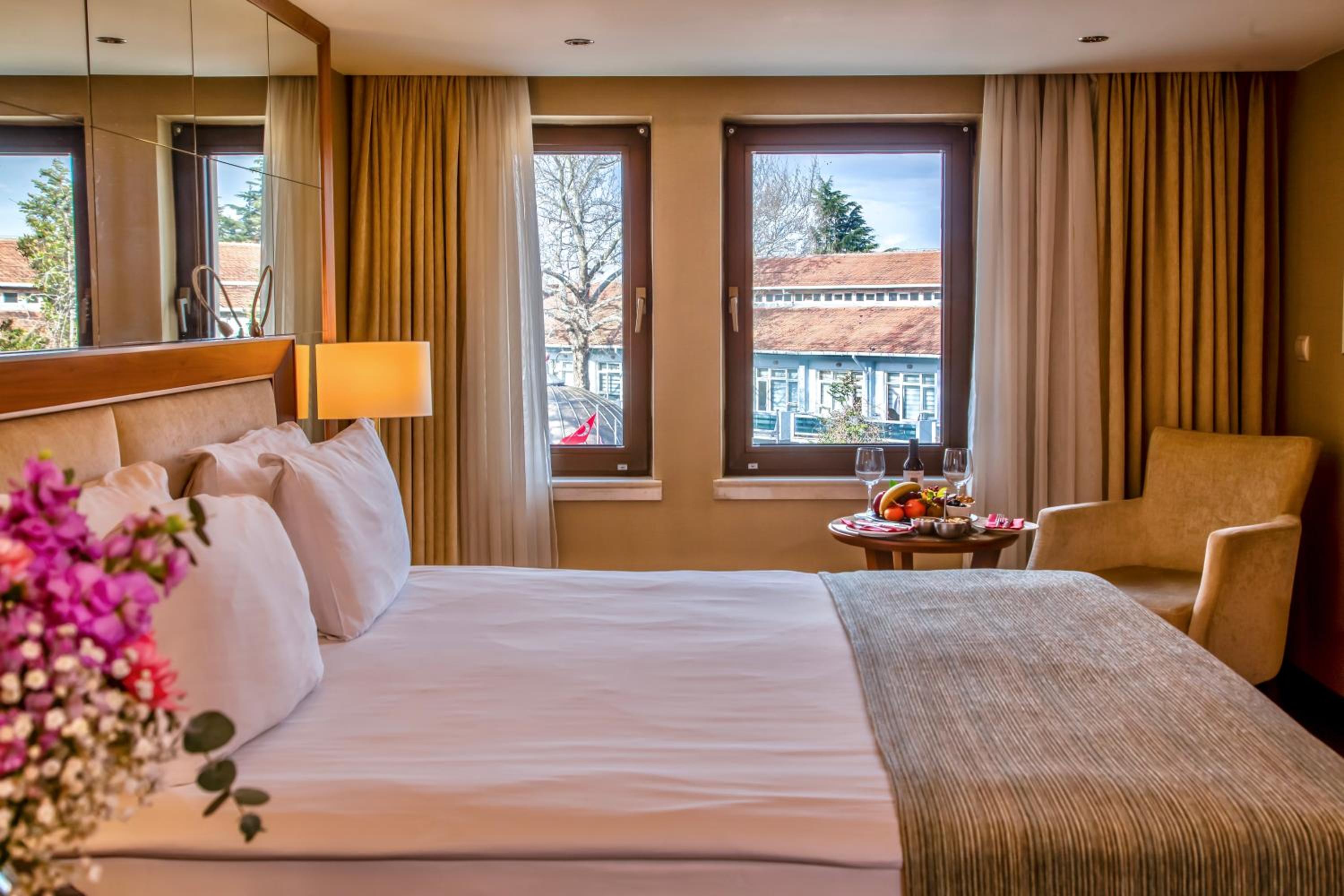 Standard Double or Twin Room - Photo 12
