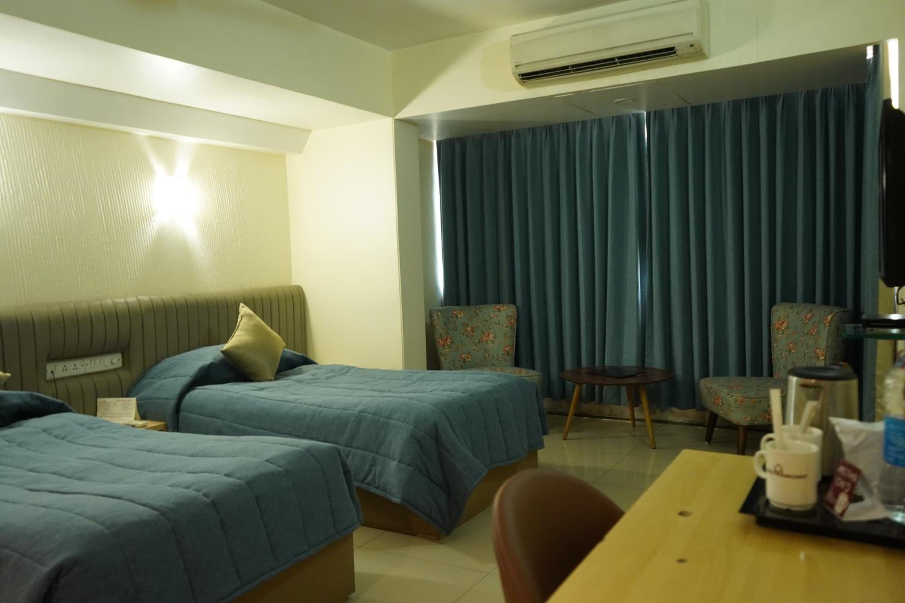 Deluxe Room - Photo 5
