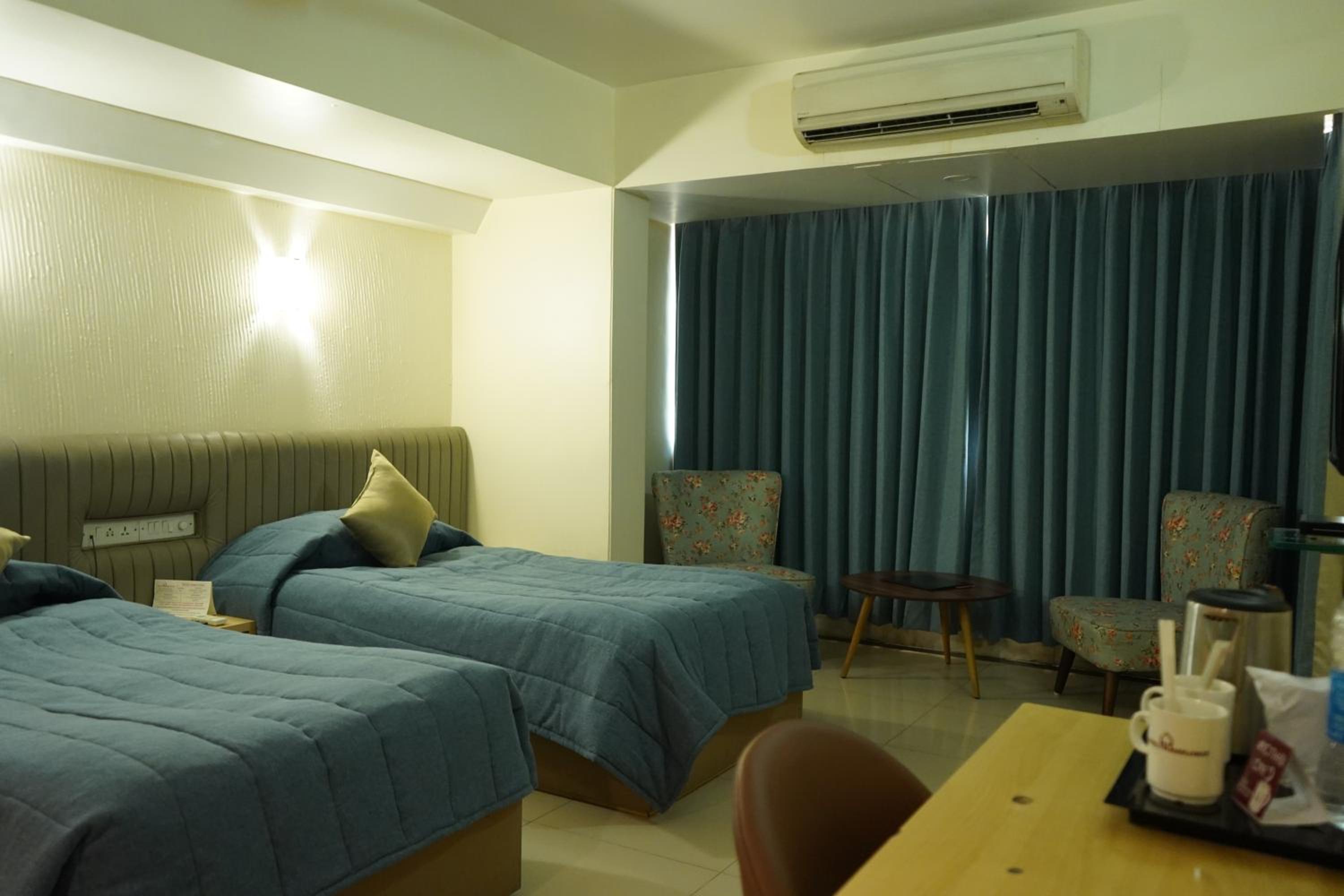 Deluxe Room - Photo 6