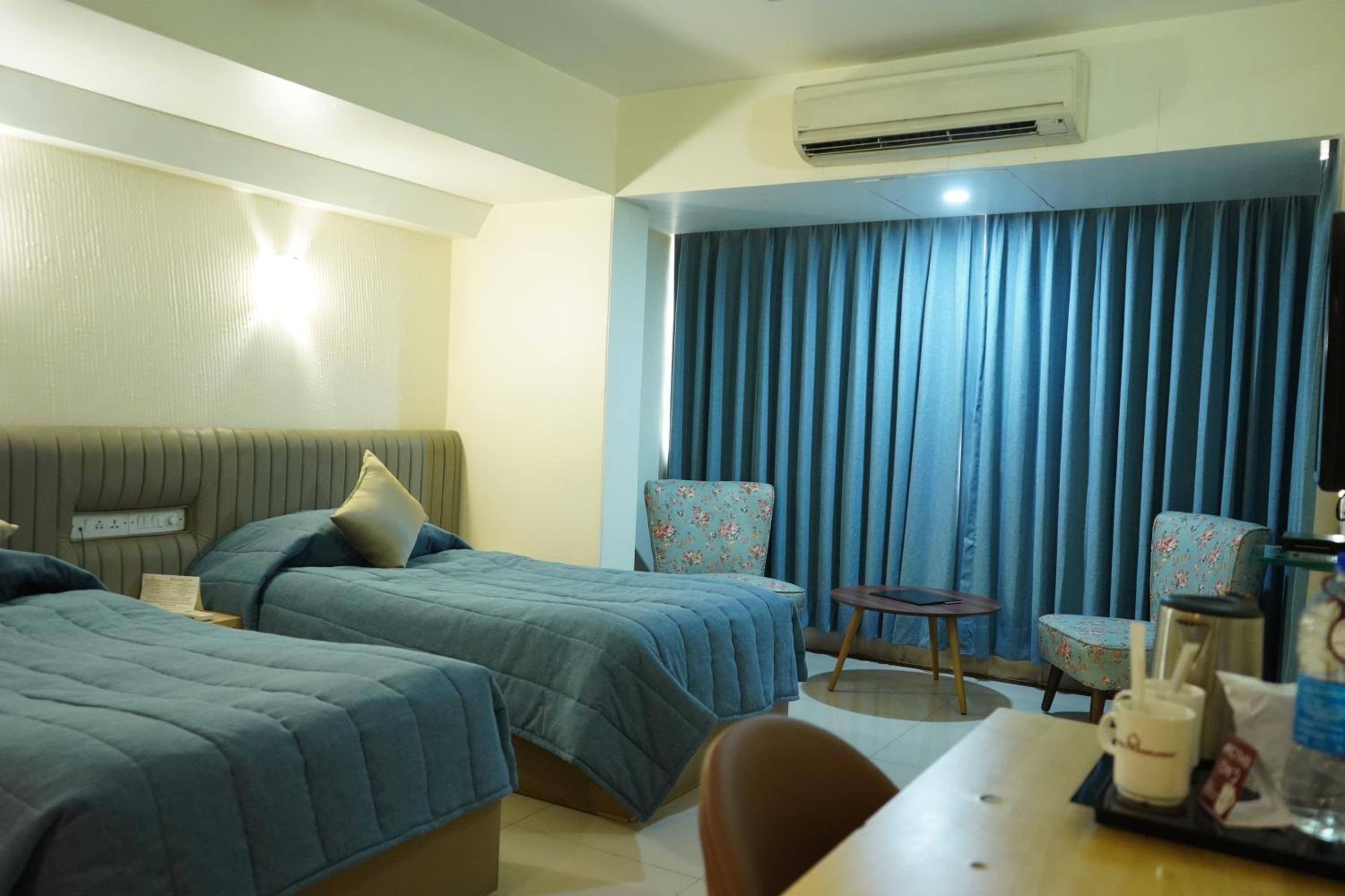 Deluxe Room - Photo 7