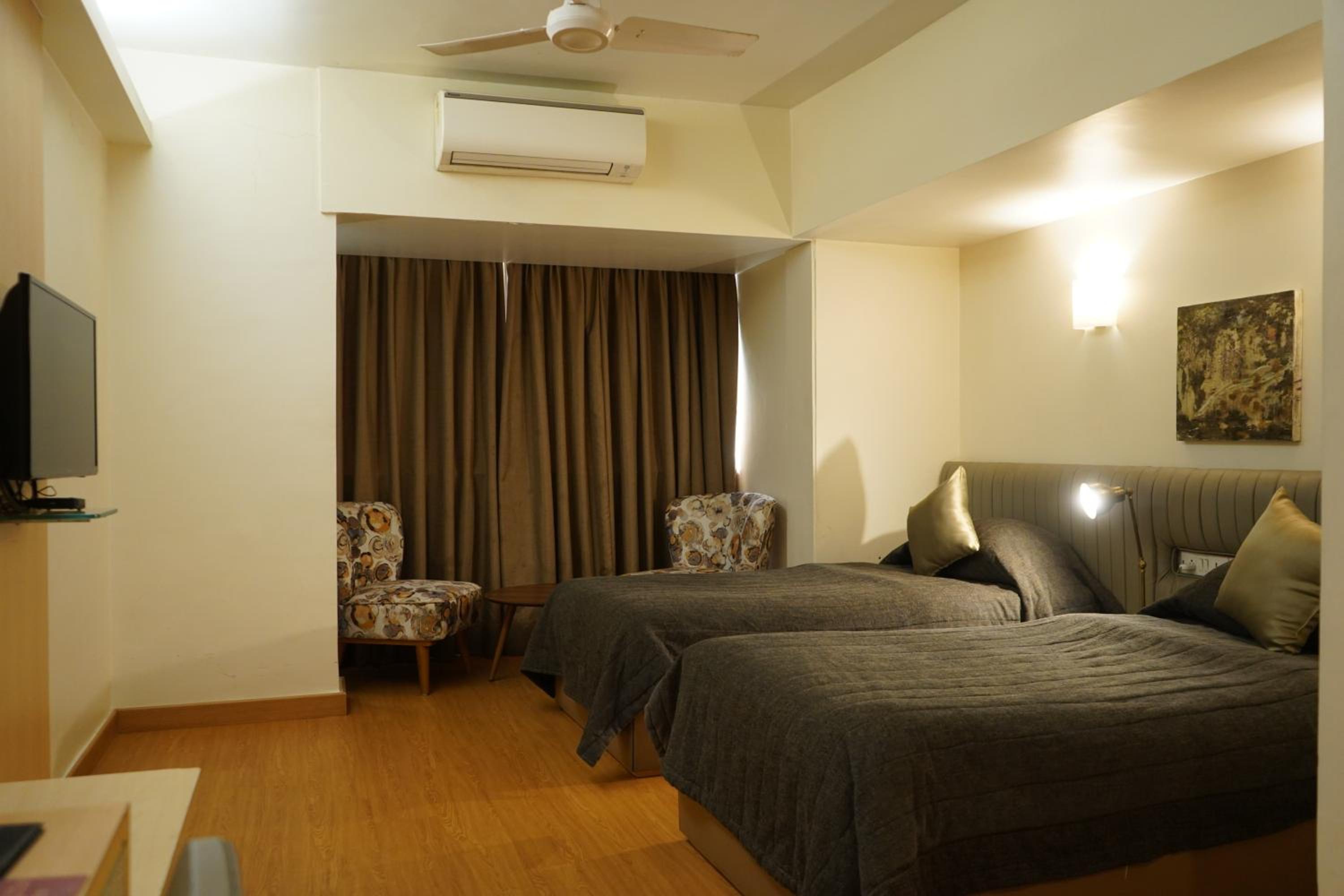 Deluxe Room - Photo 2