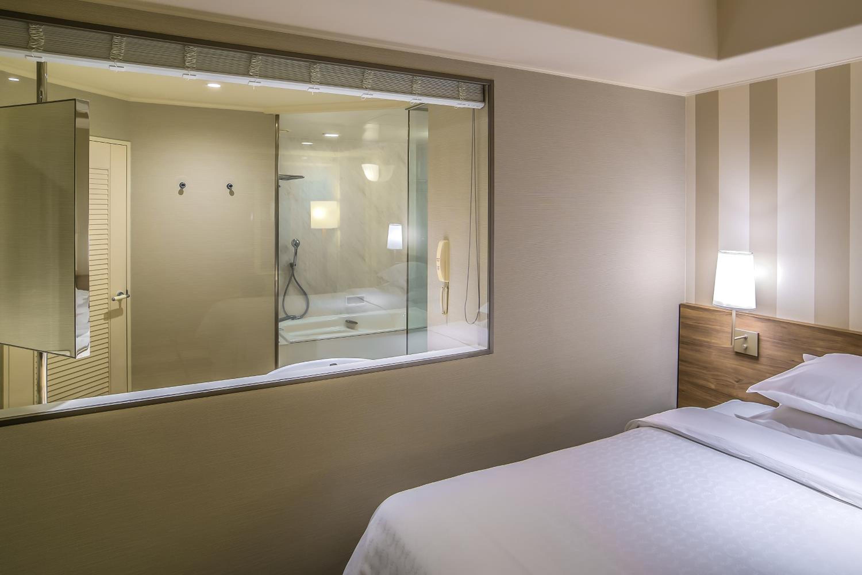 Deluxe Twin Room - Non-Smoking - Photo 5