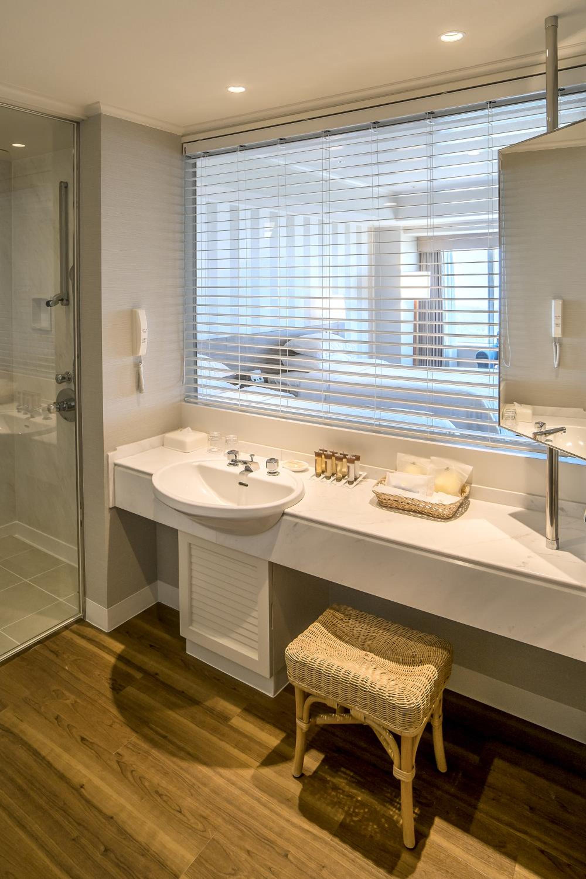 Deluxe Twin Room - Non-Smoking - Photo 2