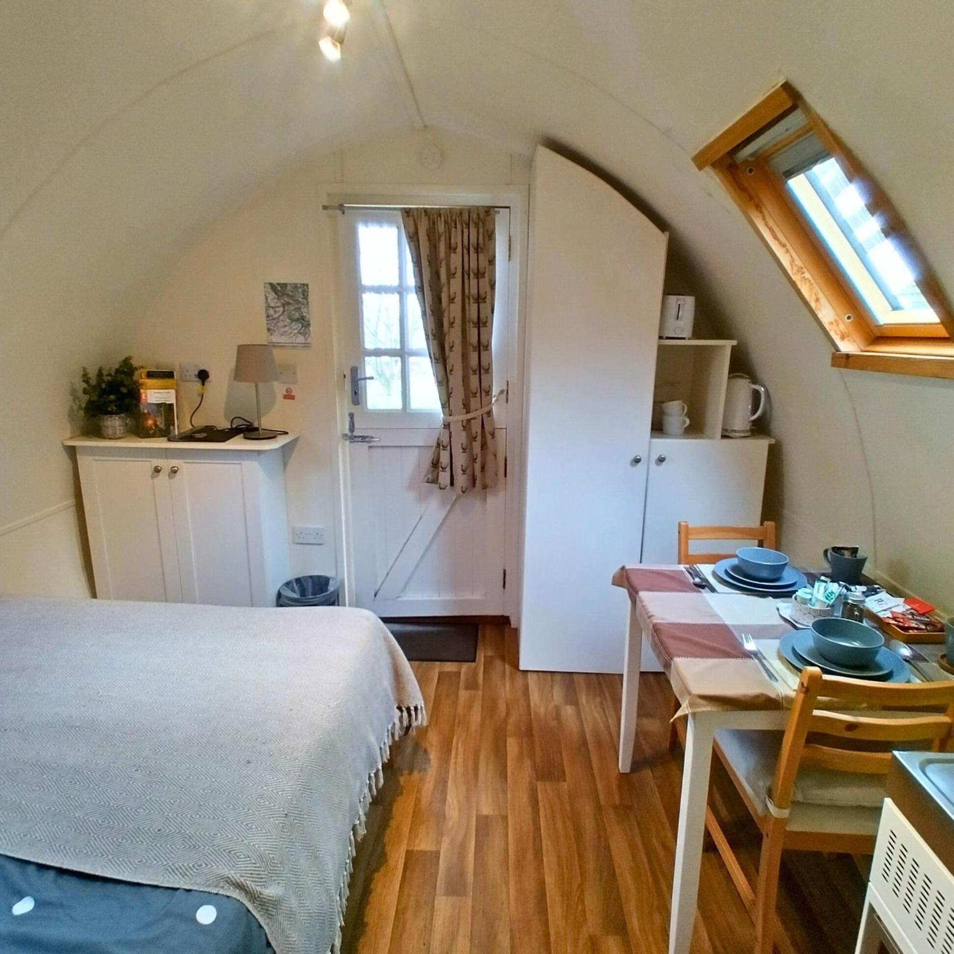 Willow Glamping Pod with Private Hot Tub - Photo 21