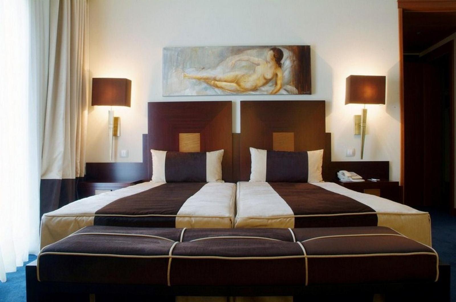 Double or Twin Room with Canal View - Photo 7