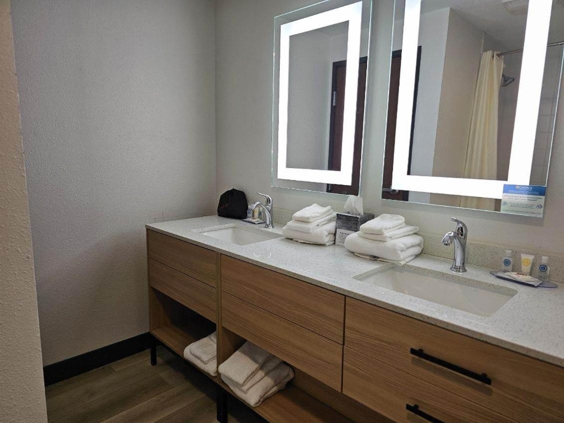 One Room Suite with Sofa bed - Disability Access/Non Smoking photo 3