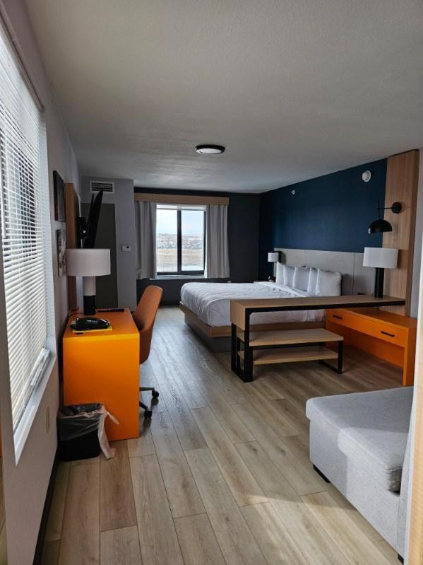 One Room Suite with Whirlpool - Non Smoking photo 3