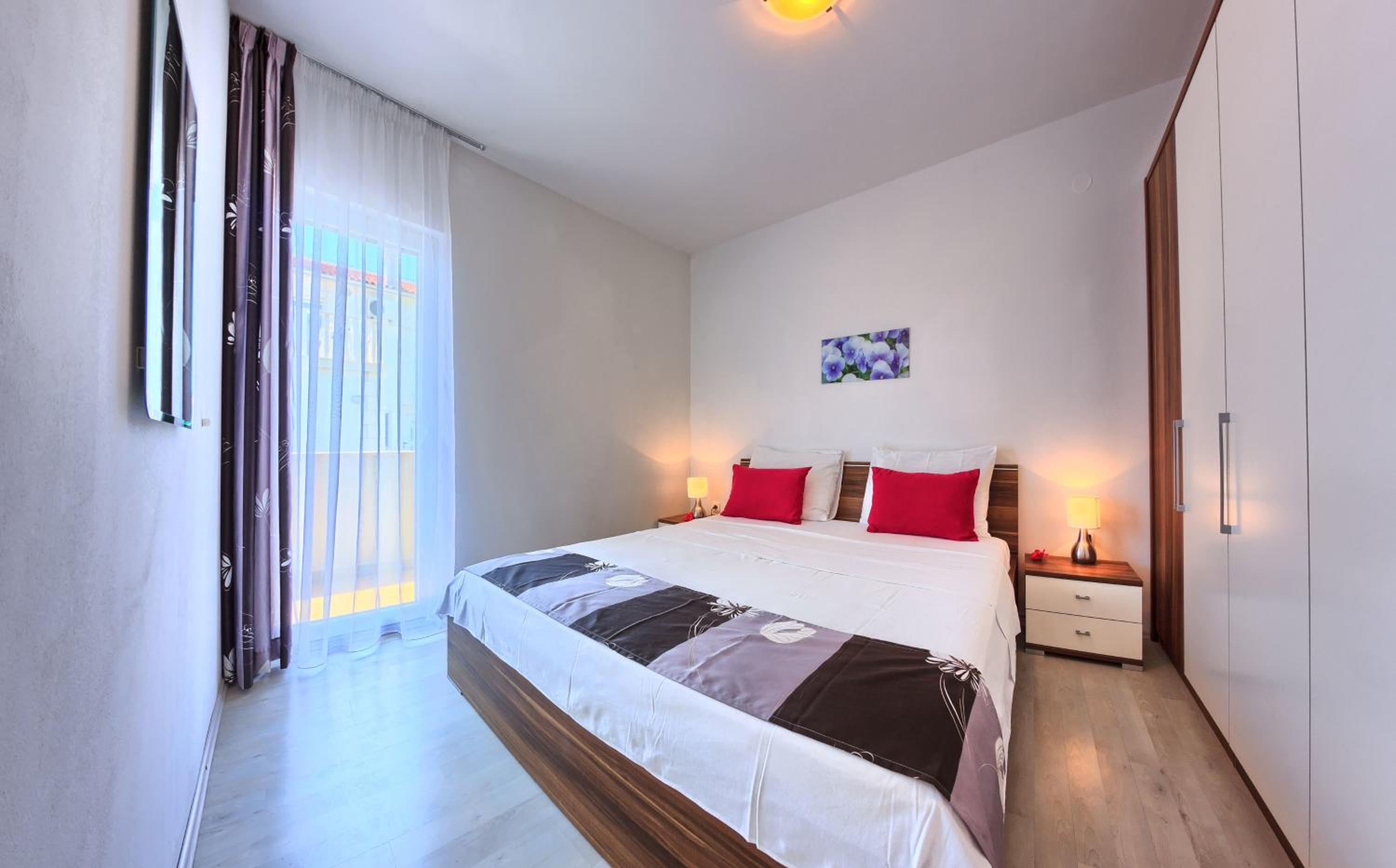 Comfort Two-Bedroom Apartment with Terrace photo 1
