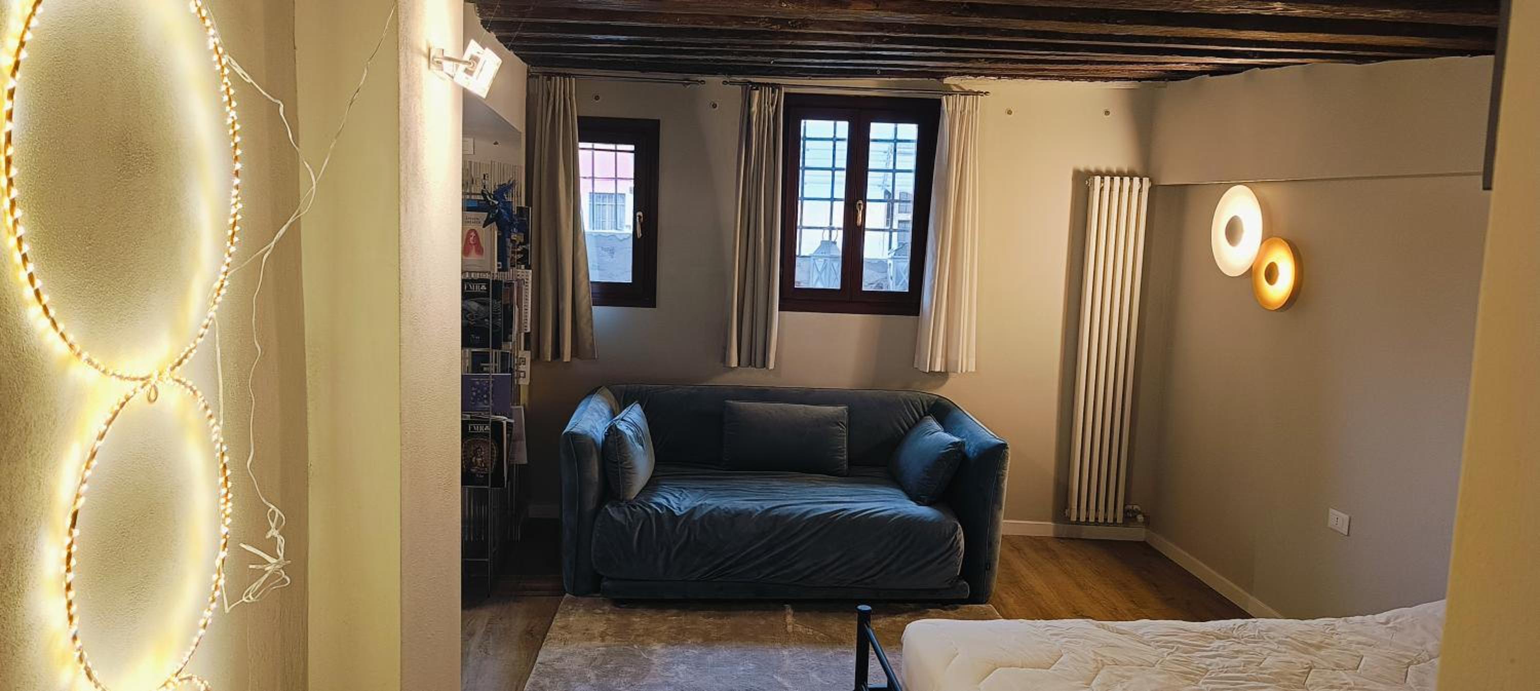 One-Bedroom Apartment photo 1