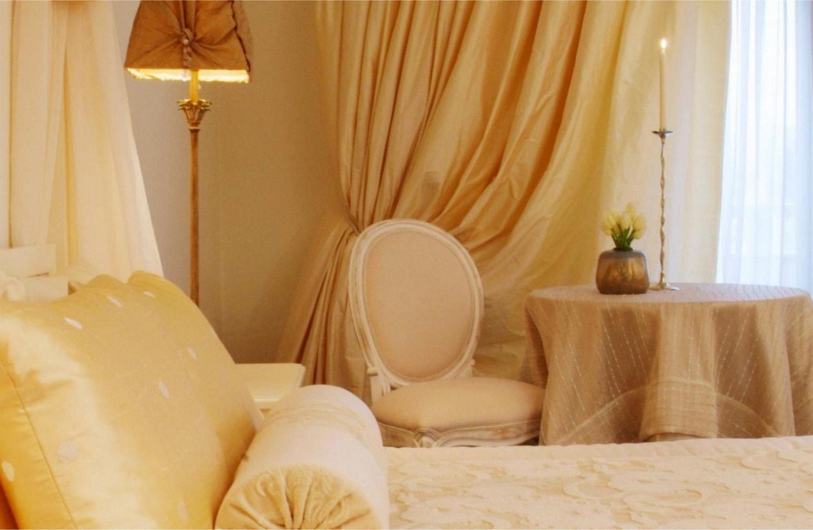 Suite - Photo 1