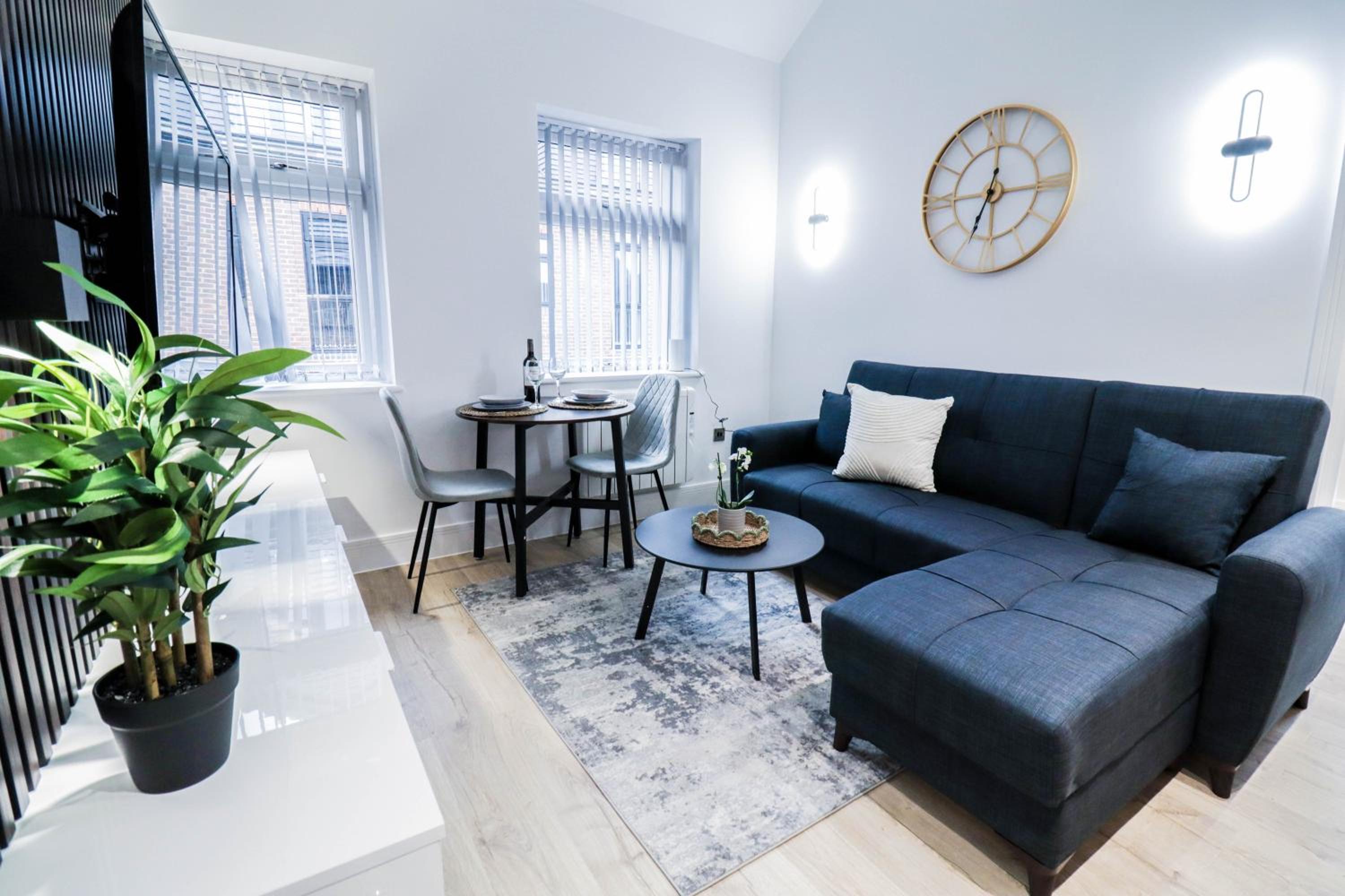One-Bedroom Apartment photo 2