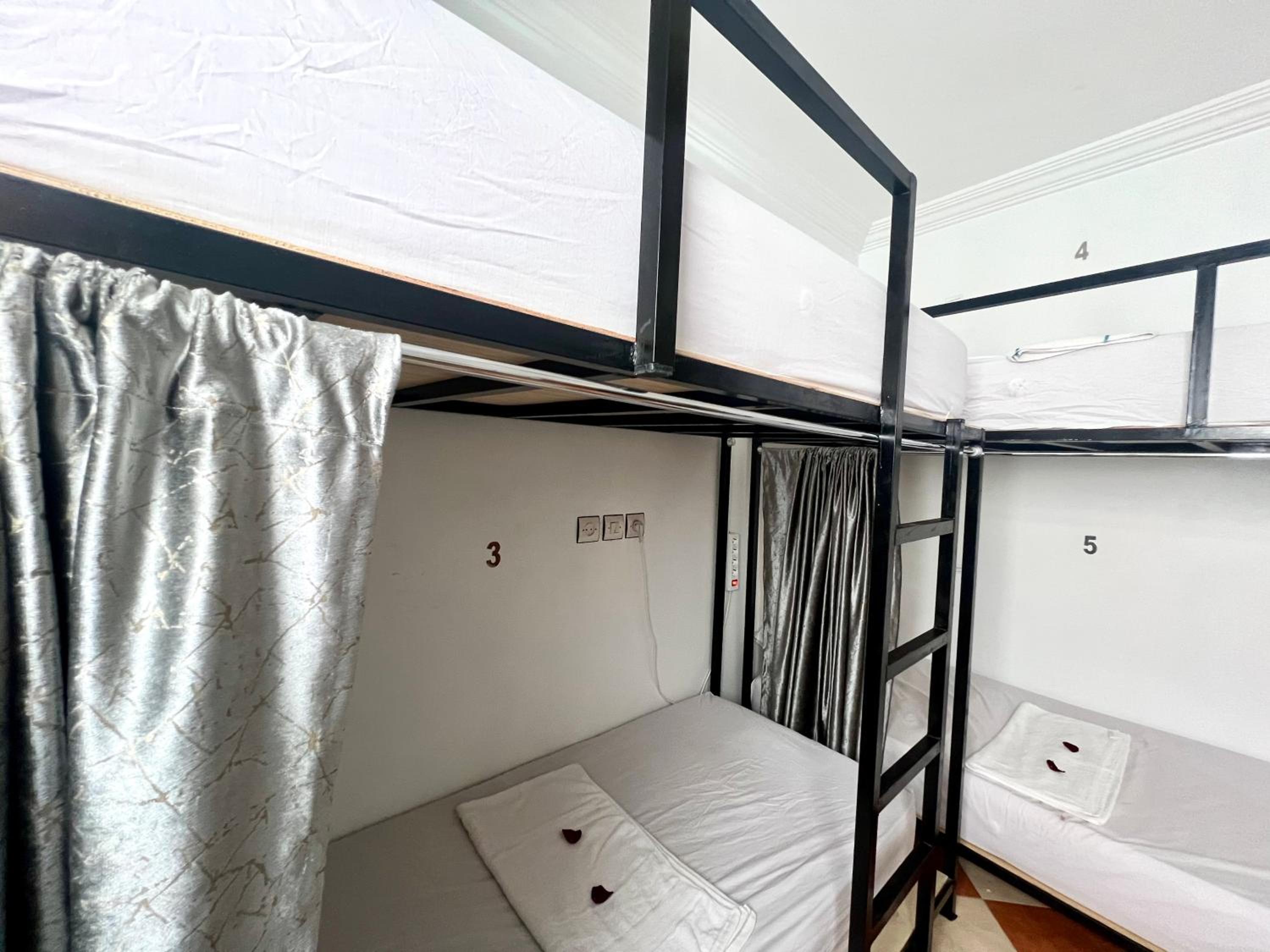 Single Bed in Mixed Dormitory Room photo 1