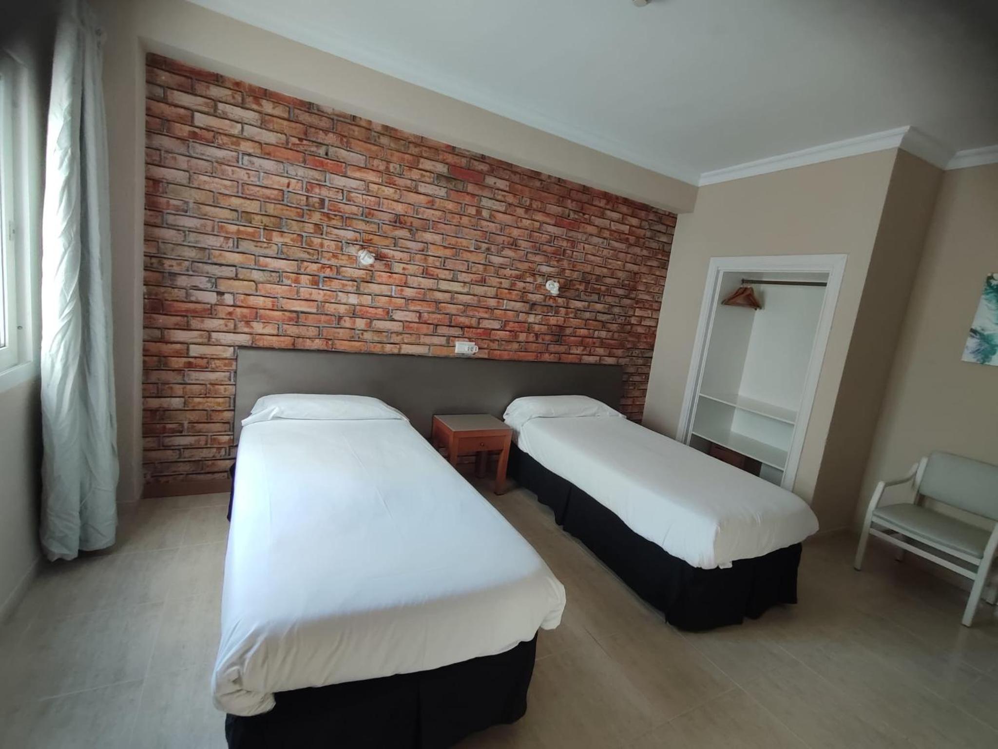 Deluxe Twin Room - Photo 8