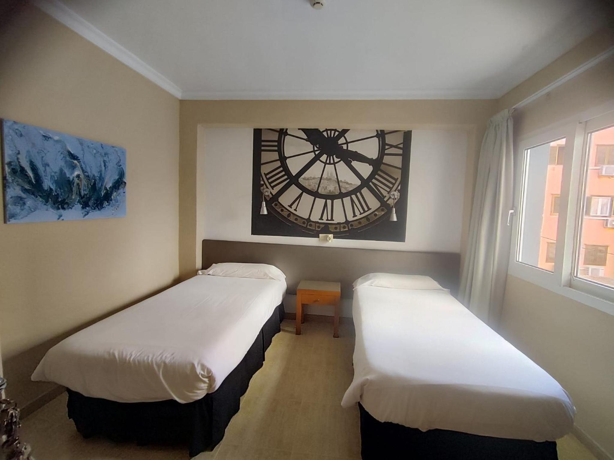 Twin Room - Photo 7