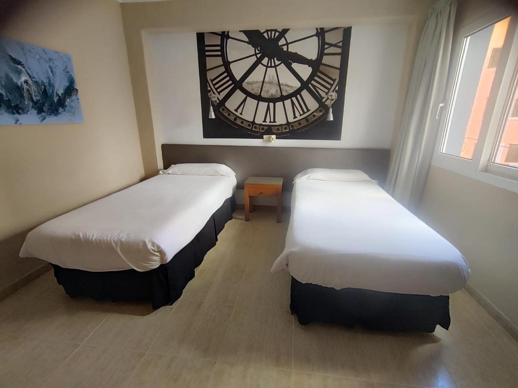 Twin Room - Photo 2