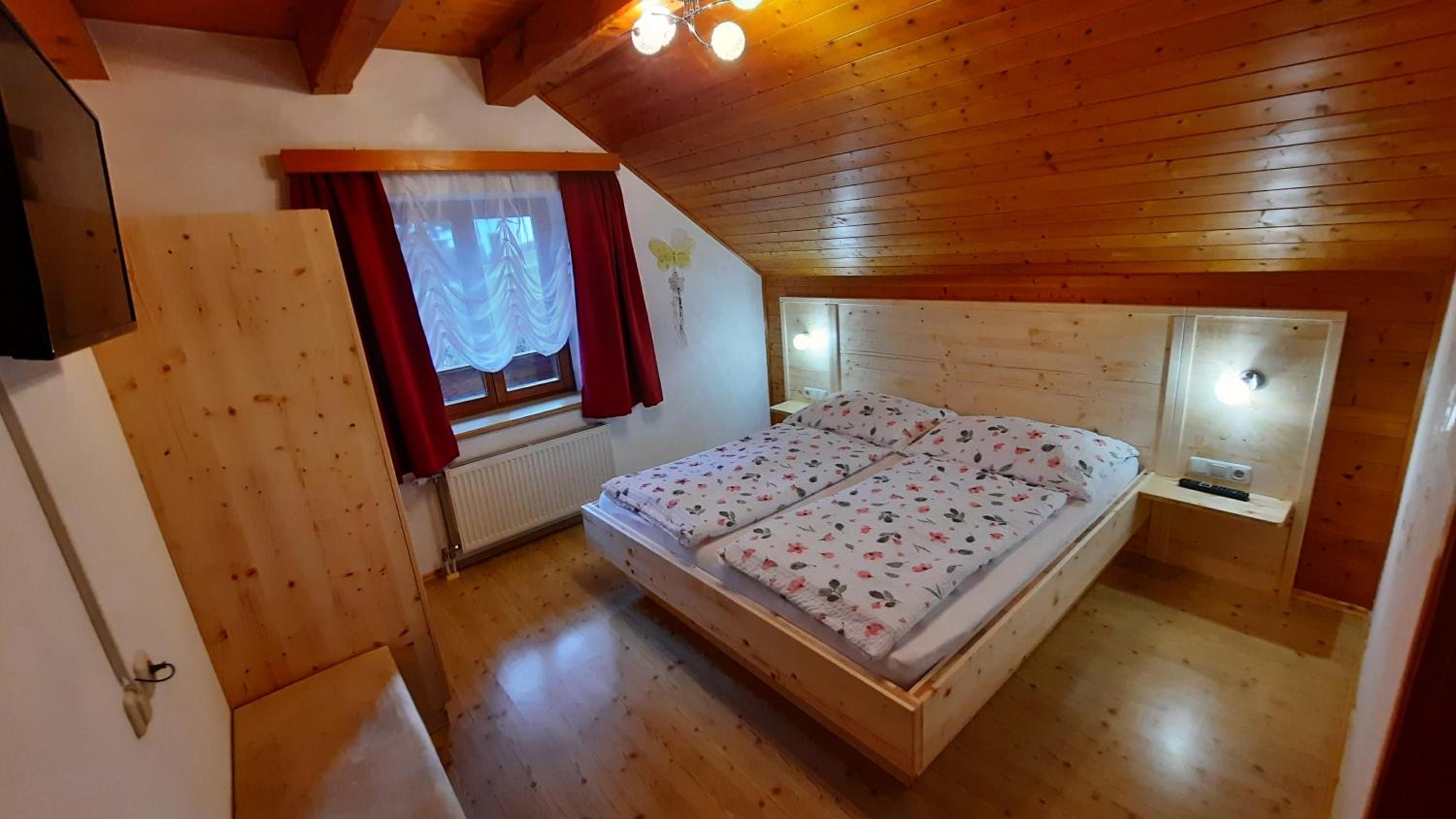 Two-Bedroom Apartment with Mountain View photo 3