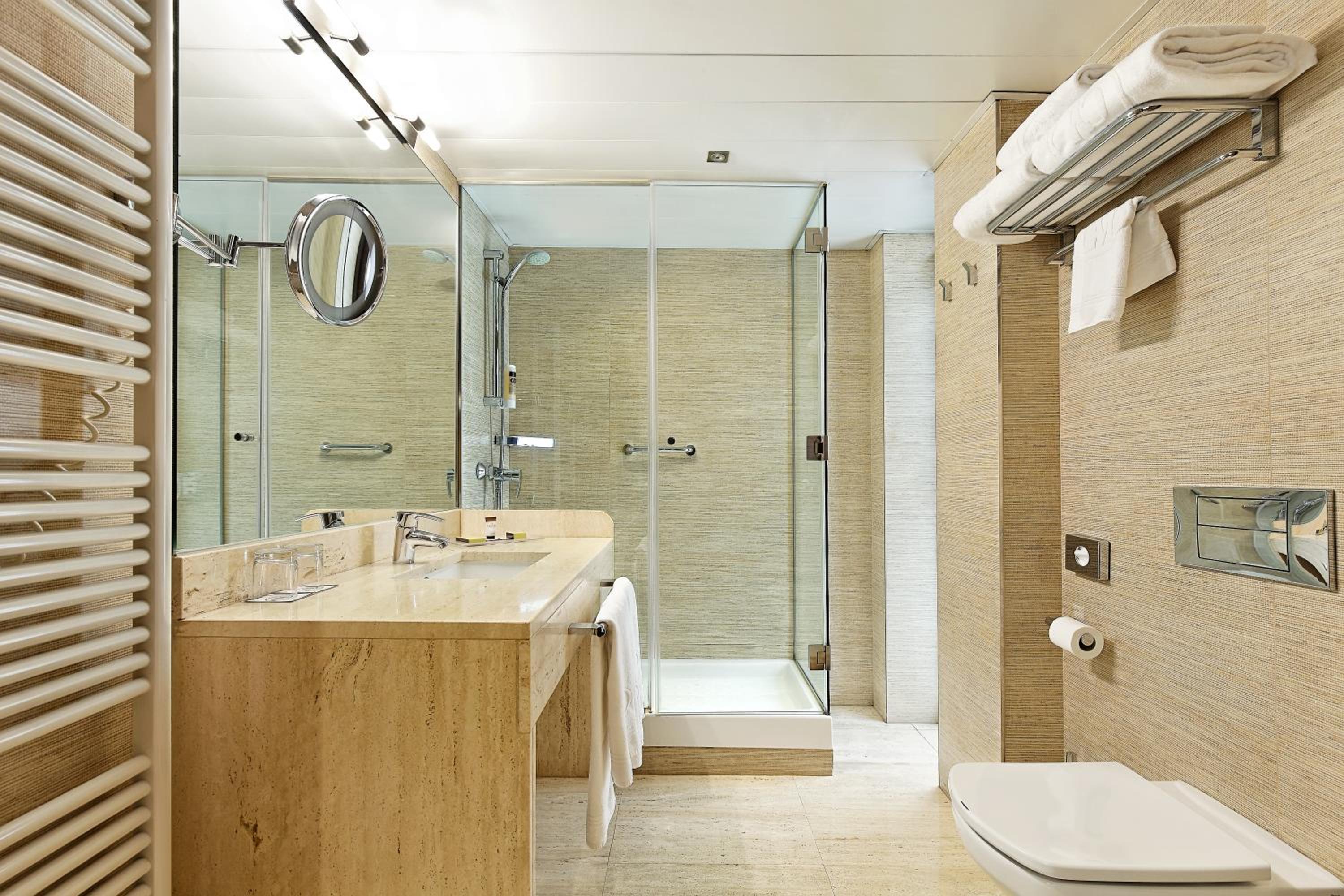 Triple Room (2 Adults + 1 Child) photo 3