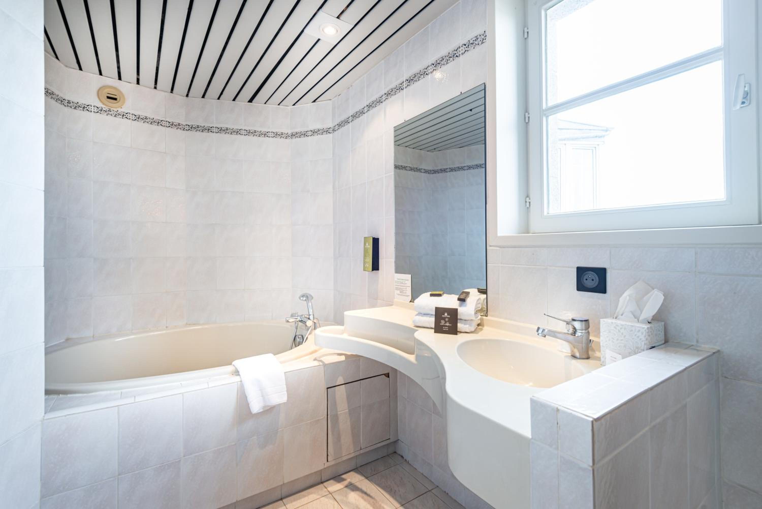 Superior Double or Twin Room with Sea View photo 3