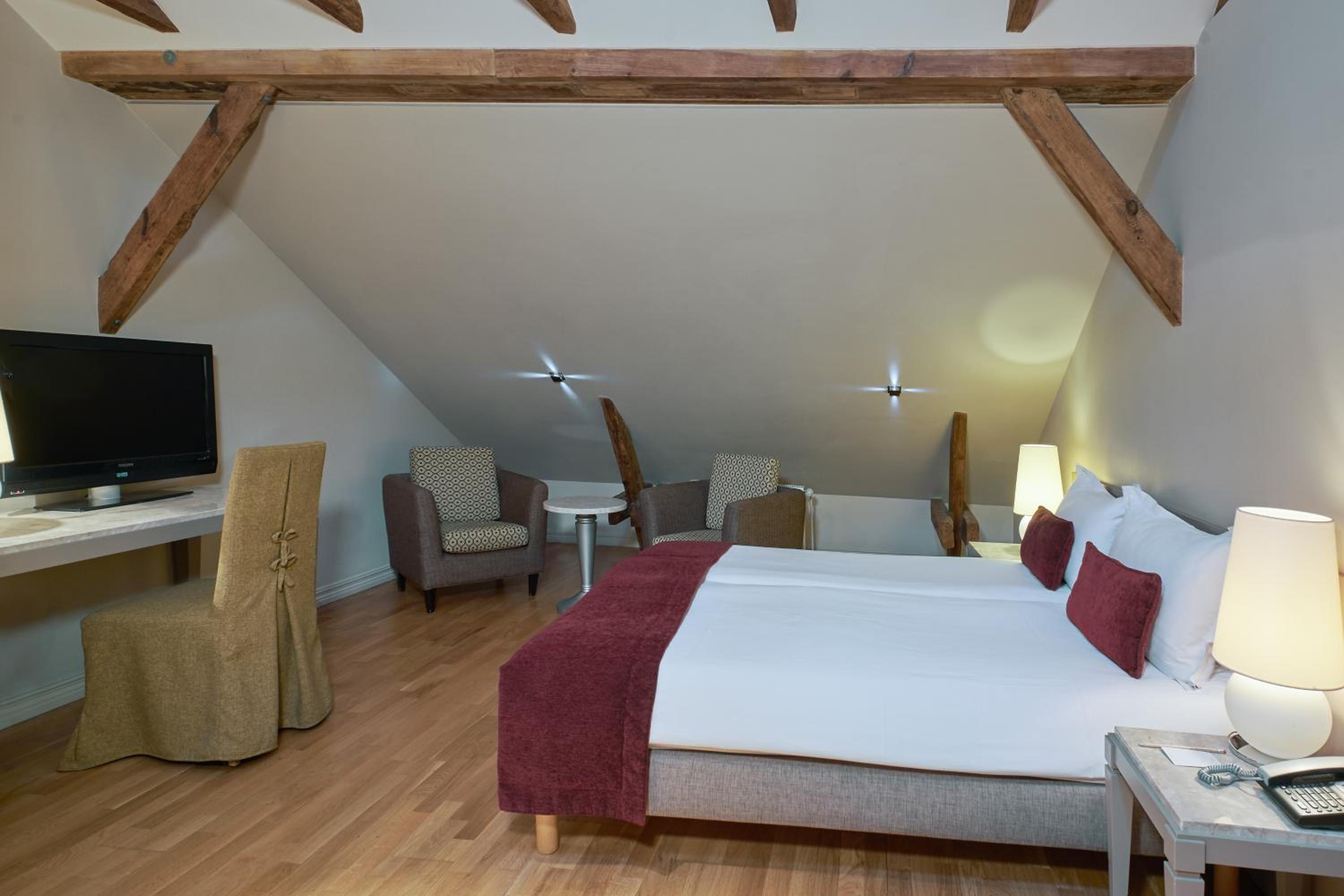 Standard Twin Room - Photo 2