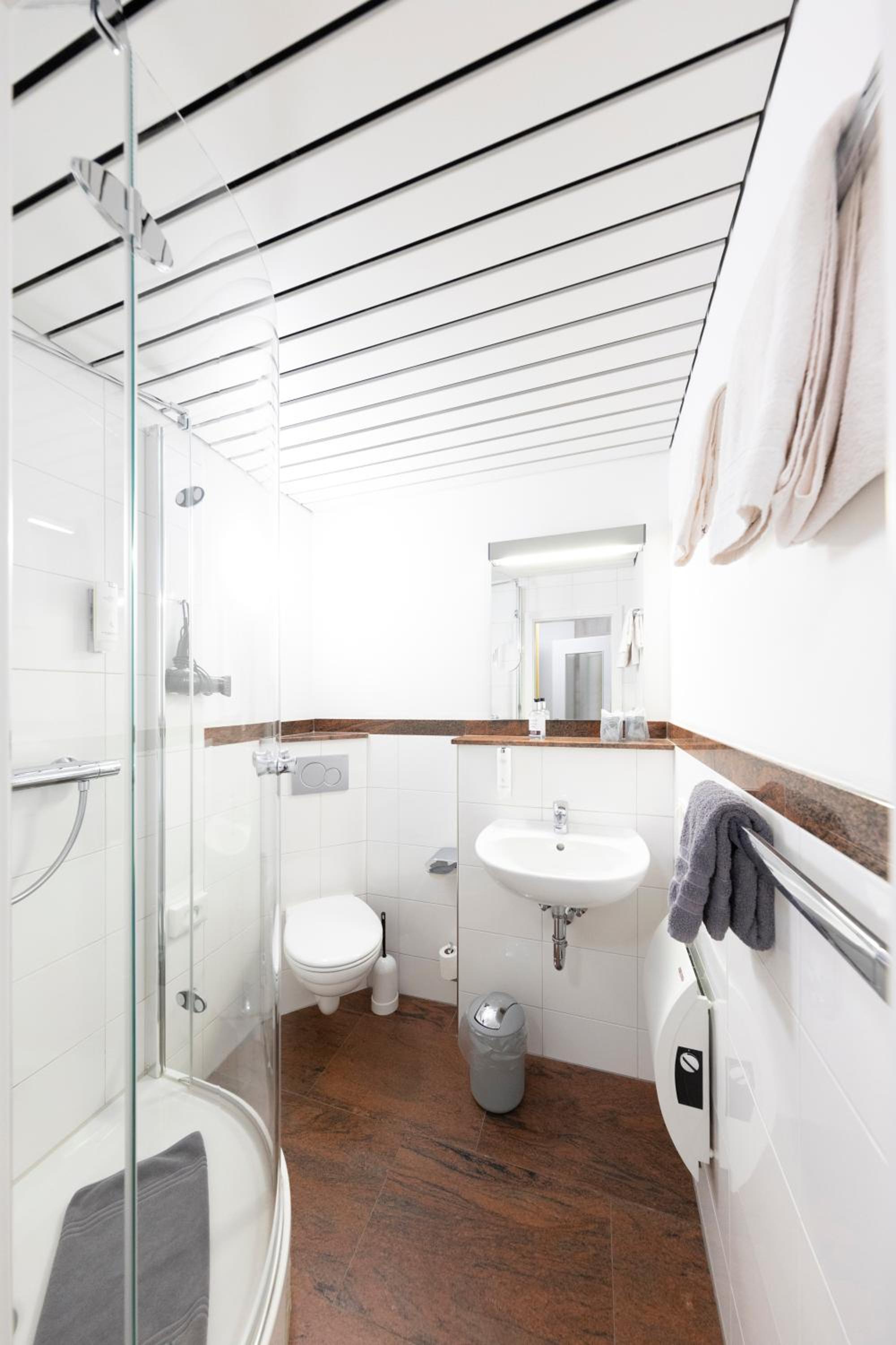 Standard Double or Twin Room - Photo 2
