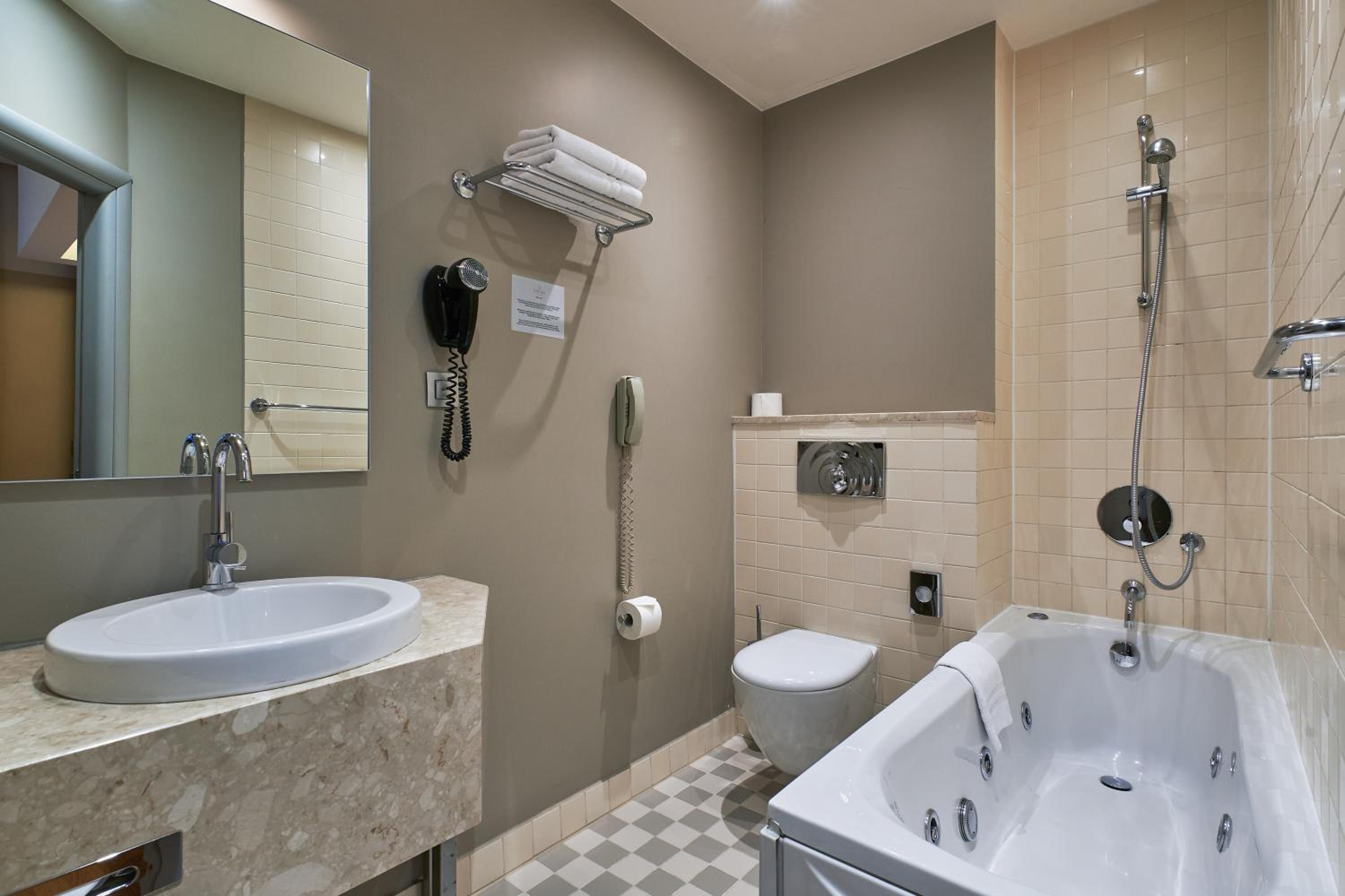 Standard Double Room - Photo 5