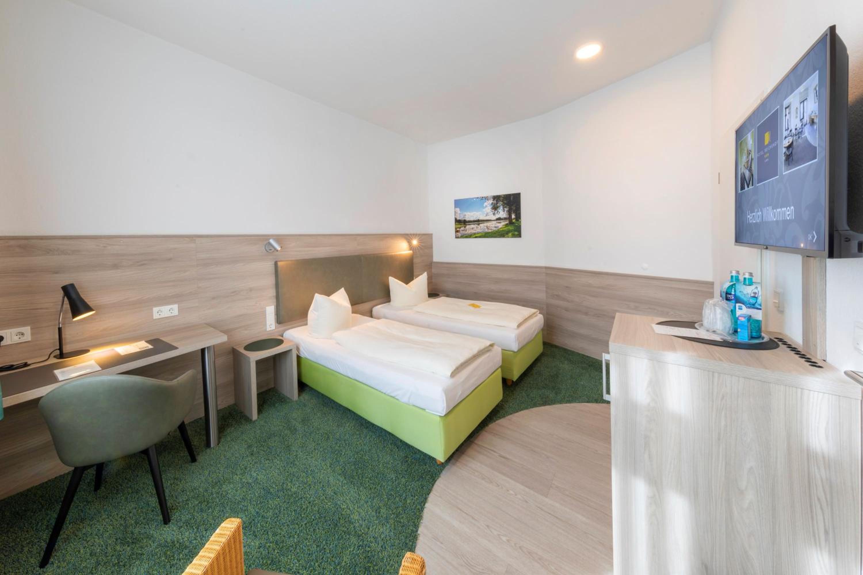 Standard Double or Twin Room - Photo 10