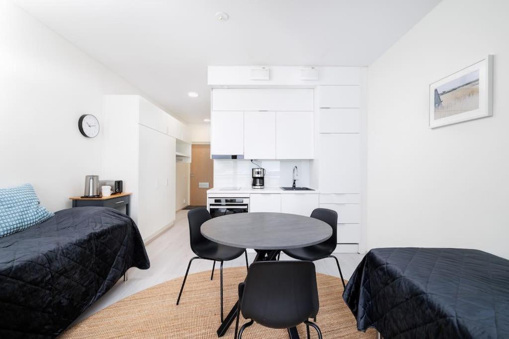 One-Bedroom Apartment photo 1