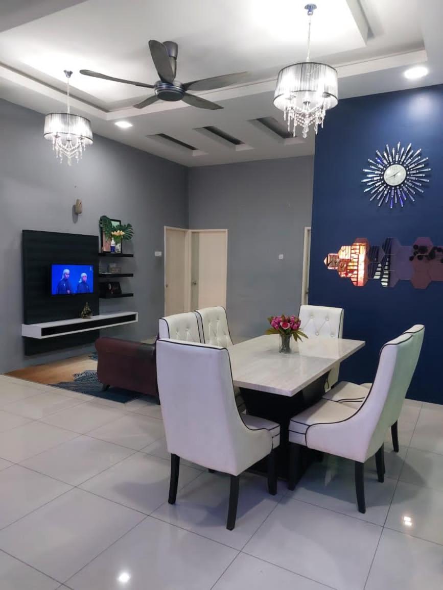 Three-Bedroom House photo 1