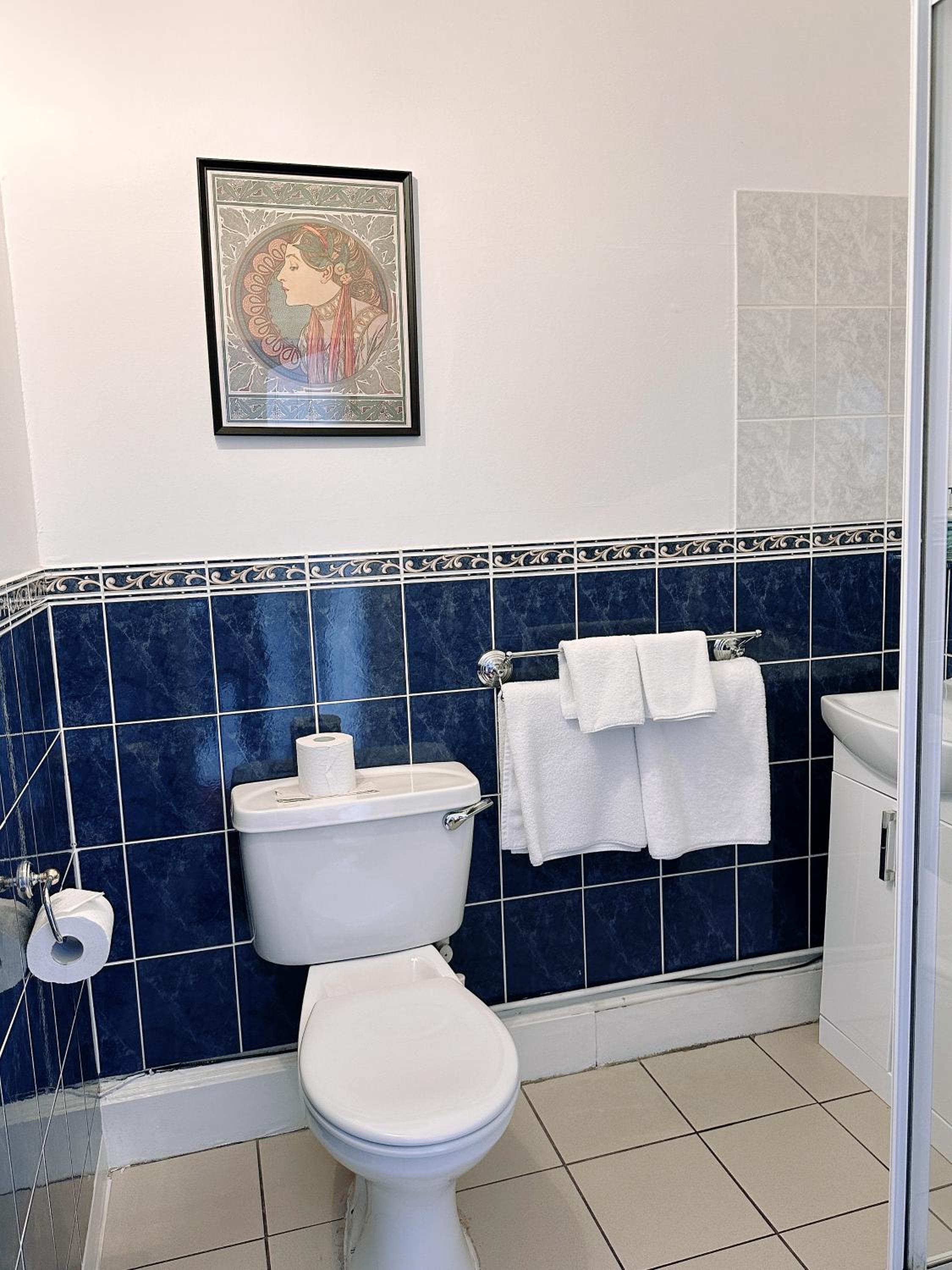 Double Room - Photo 7