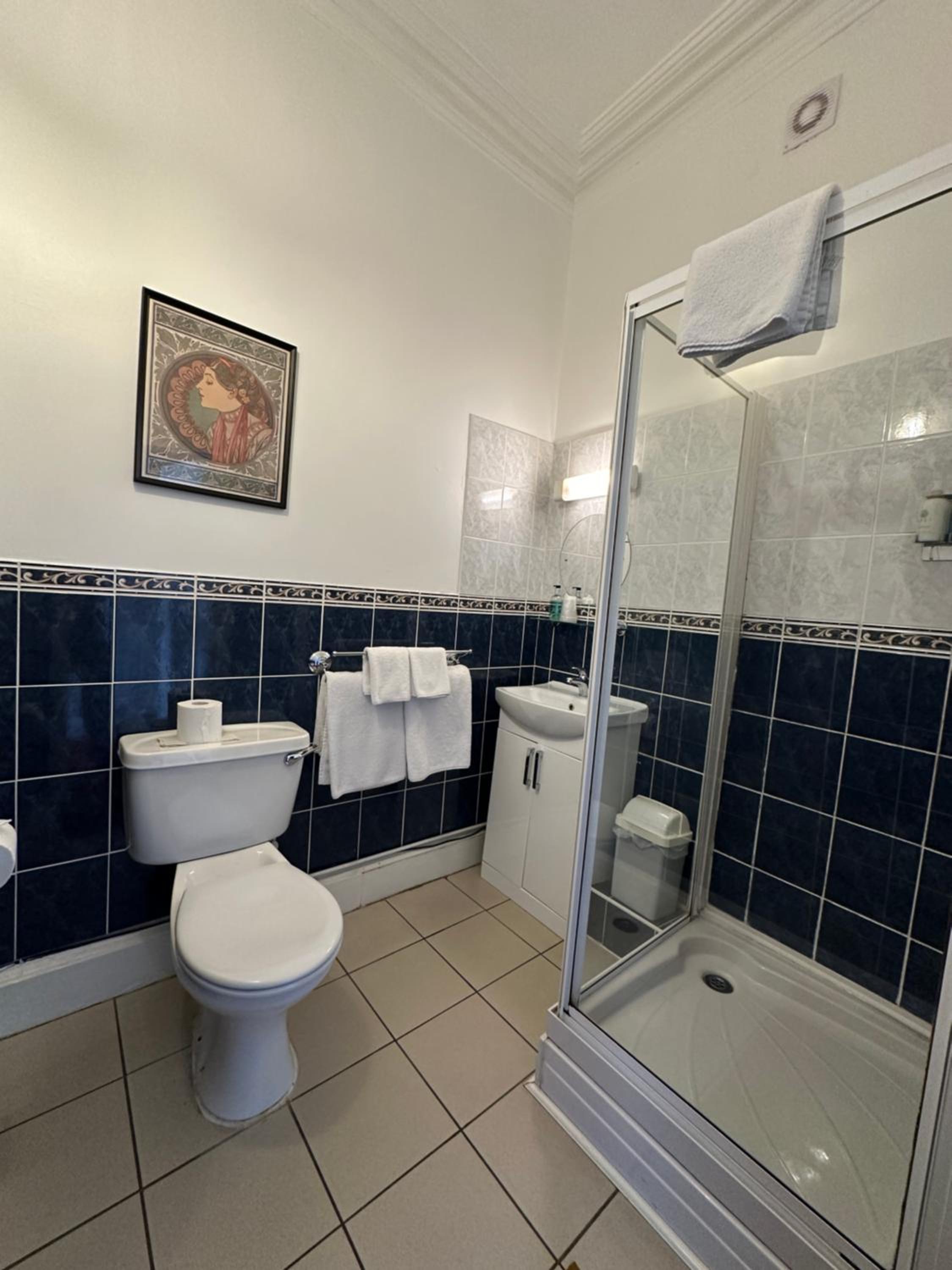 Double Room - Photo 8
